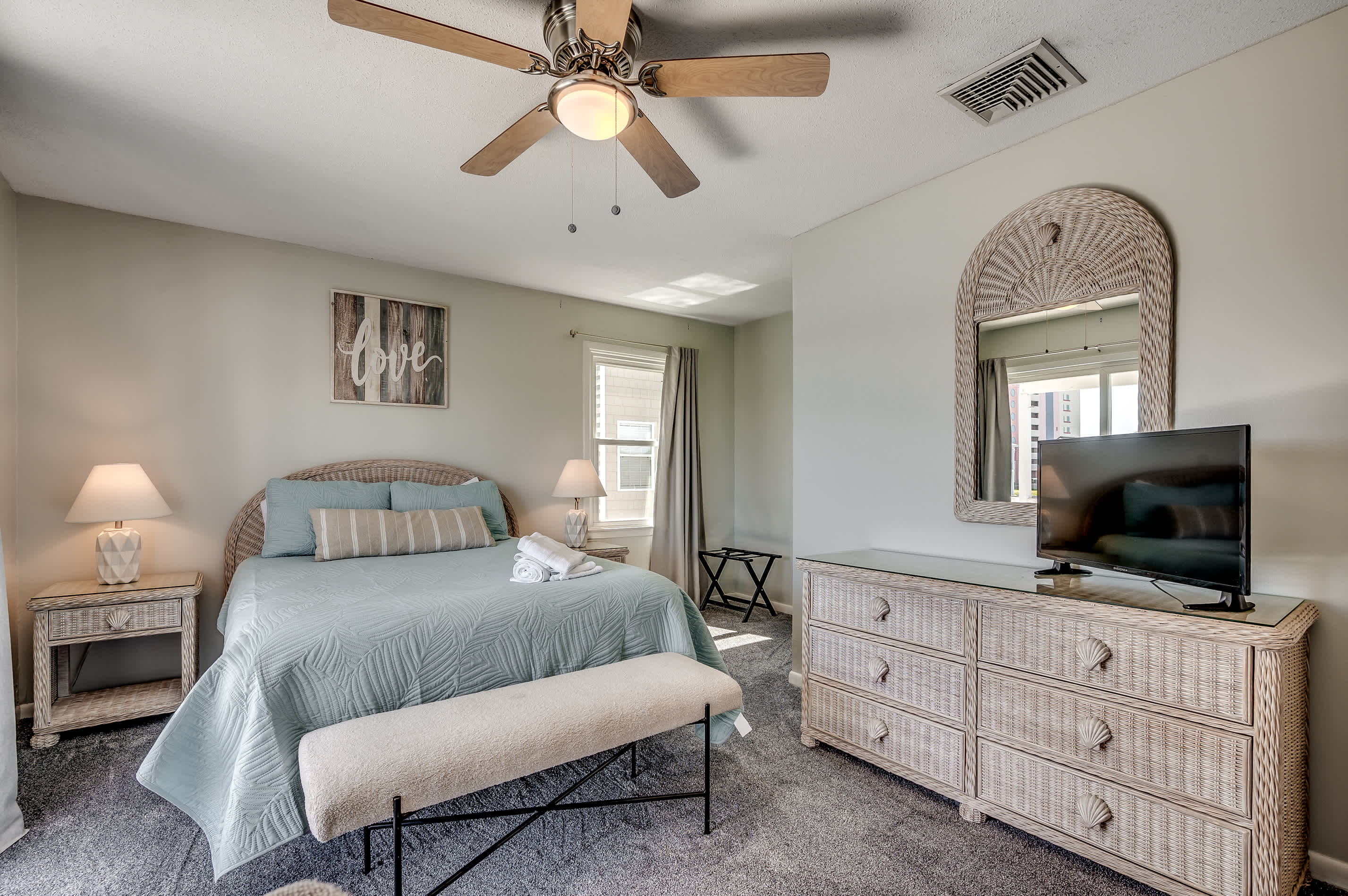 Stunning Waterfront Views at Crab Crest House