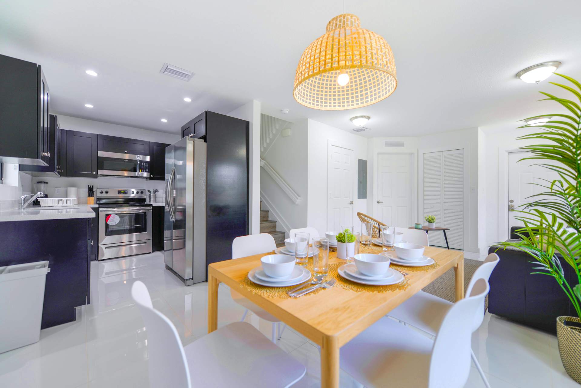 Spacious Duplex With Fast Wi-fi And Free Parking - Inviting Getaway - The Bahamas