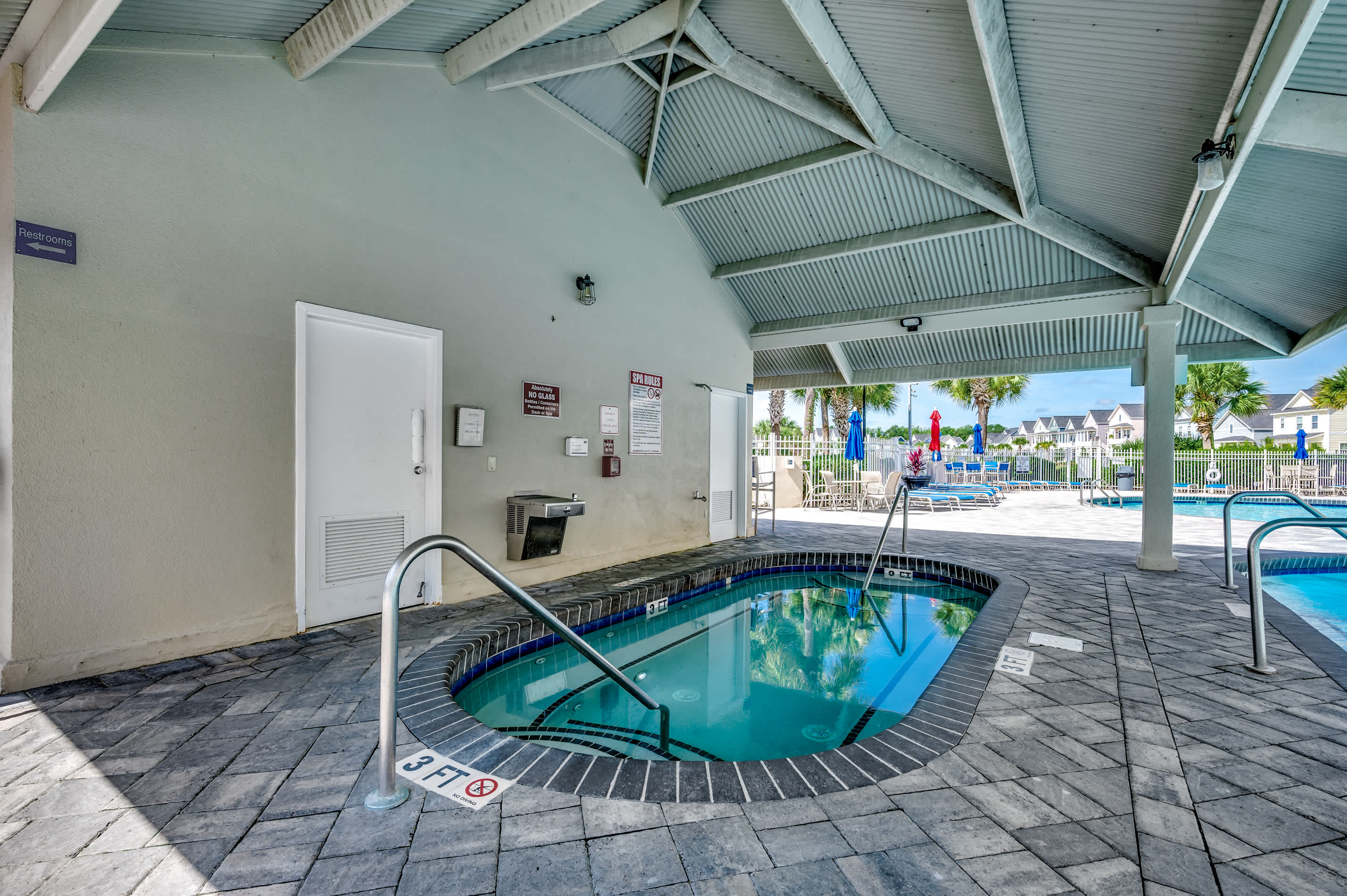 Access to Huge North Tower Pool and Hot Tub
