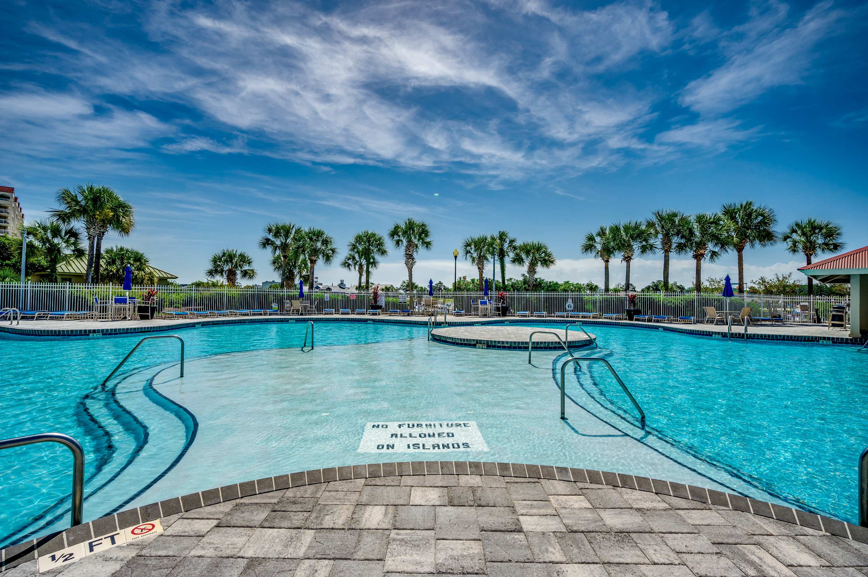 Access to Huge North Tower Pool and Hot Tub