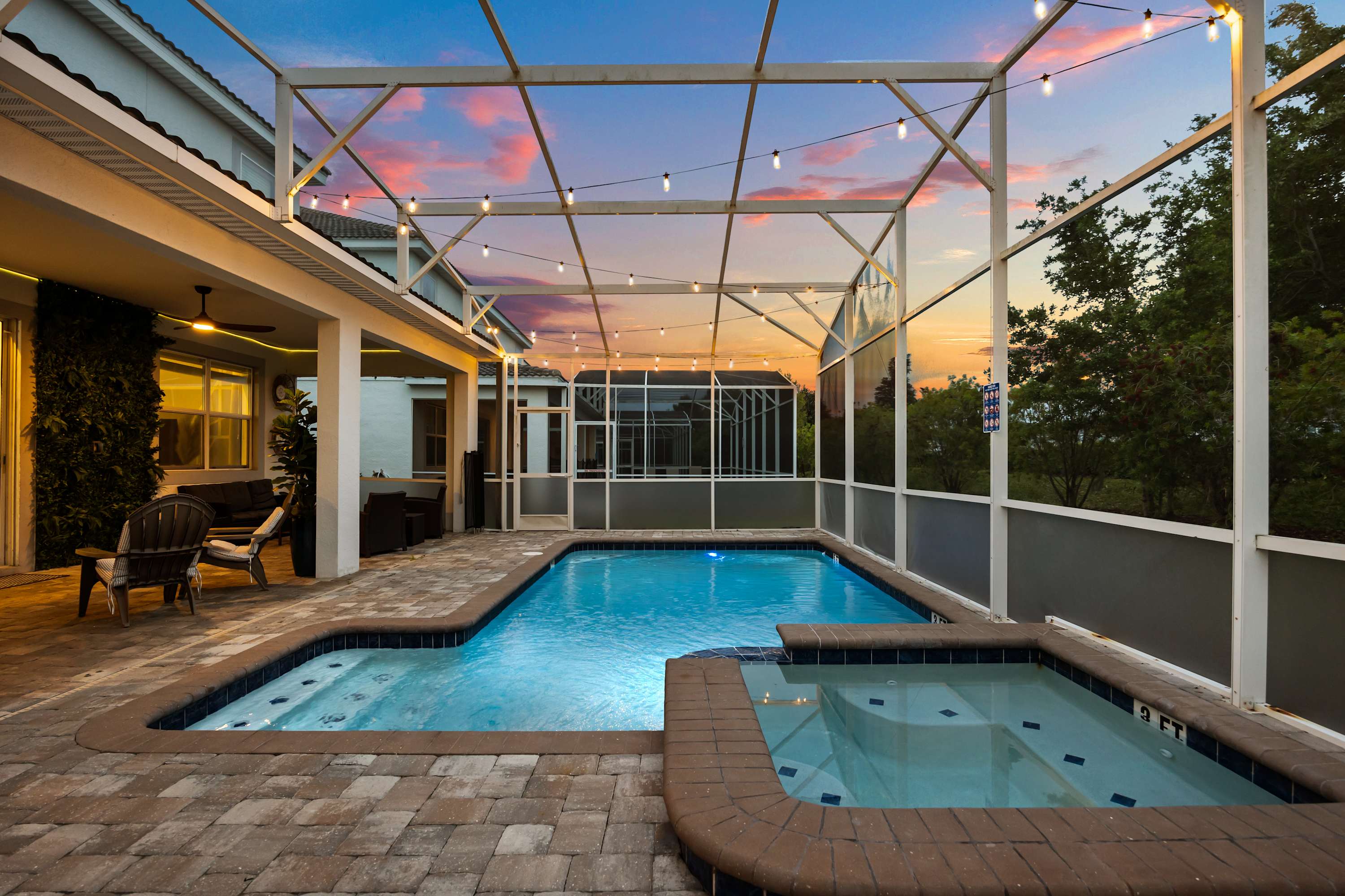 Outdoor Private Pool with Hot Tub