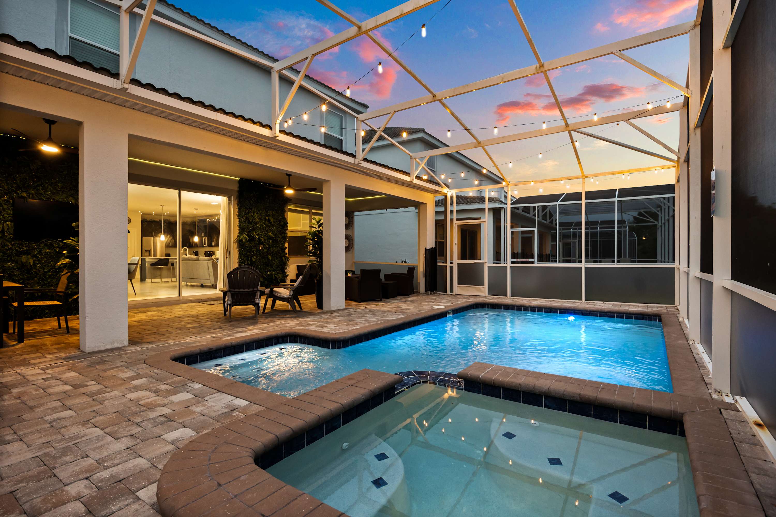 Outdoor Private Pool with Hot Tub