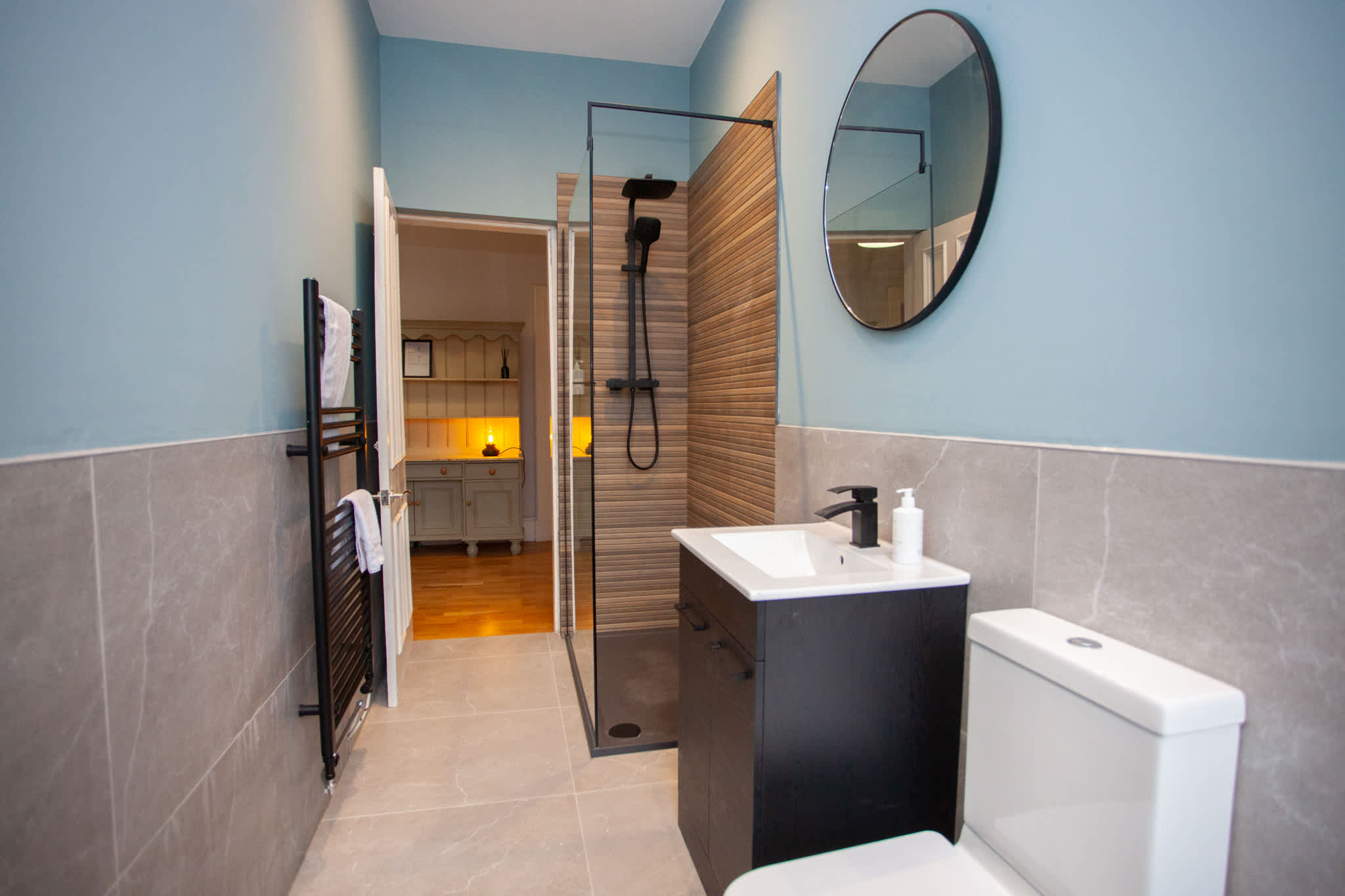 Bright and Spacious Flat in Trendy Finnieston in 964 Sauchiehall Street G3 7TH - Property image 41 - VivreStays