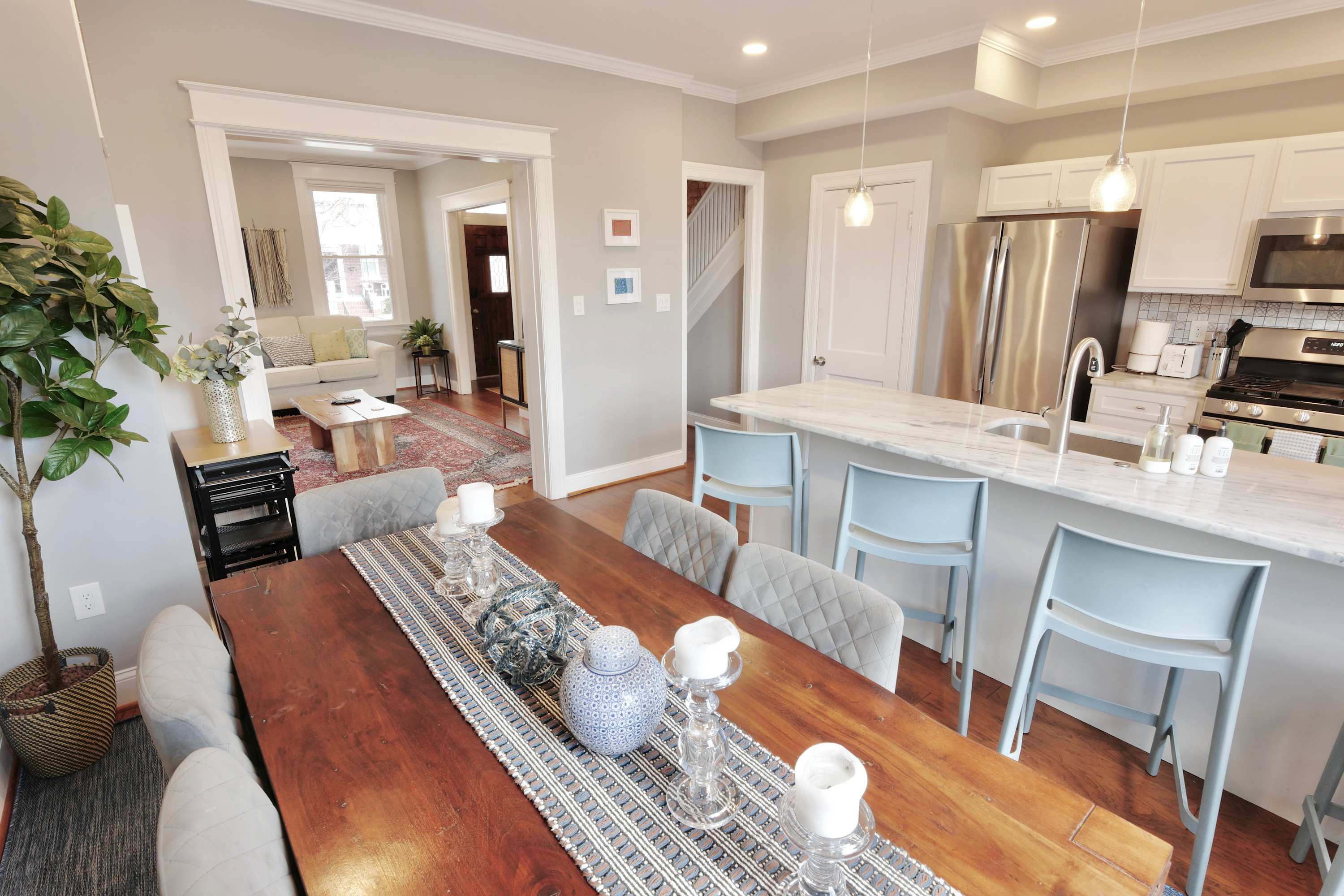 Terrific Family Townhouse  + Parking X 2 Cars