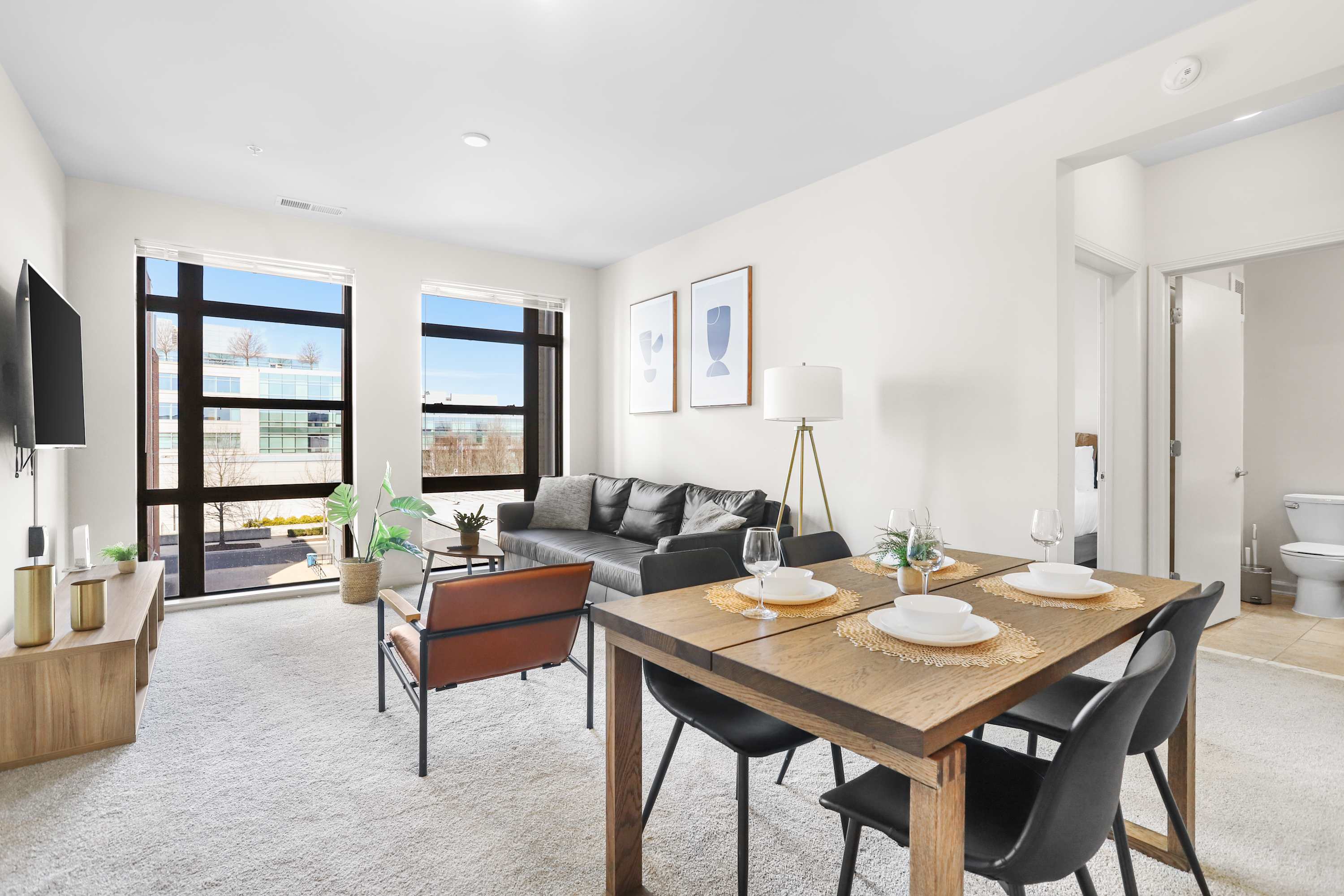 Modern Apt W Gym & Near Metro