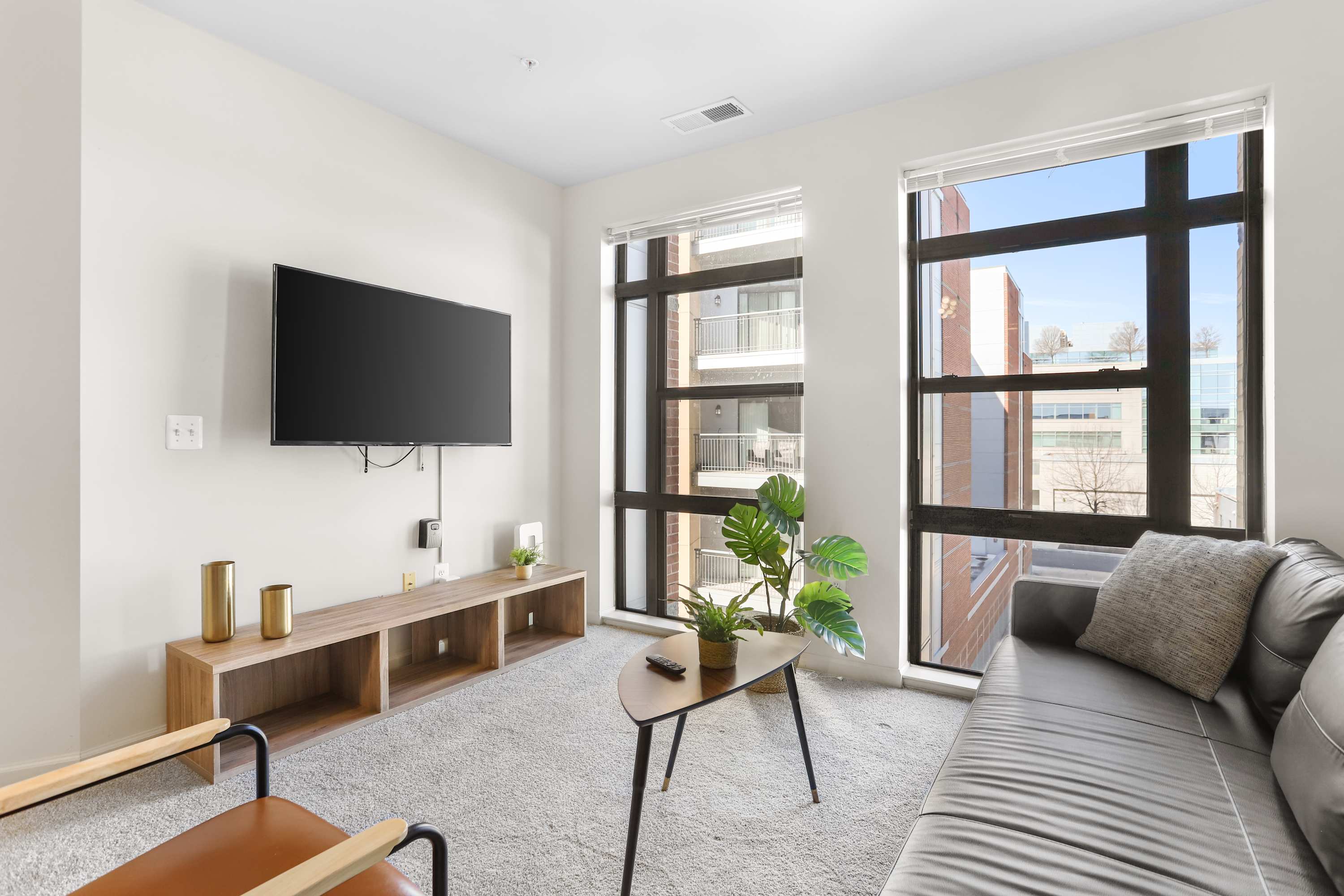 Modern Apt W Gym & Near Metro