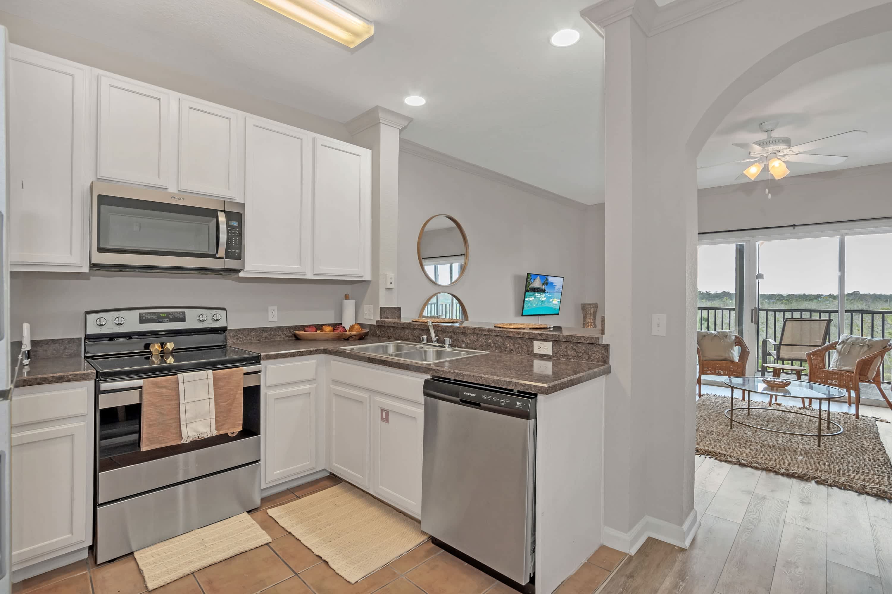 Upstay Large Family Condo w Pool Sauna | Photo 10