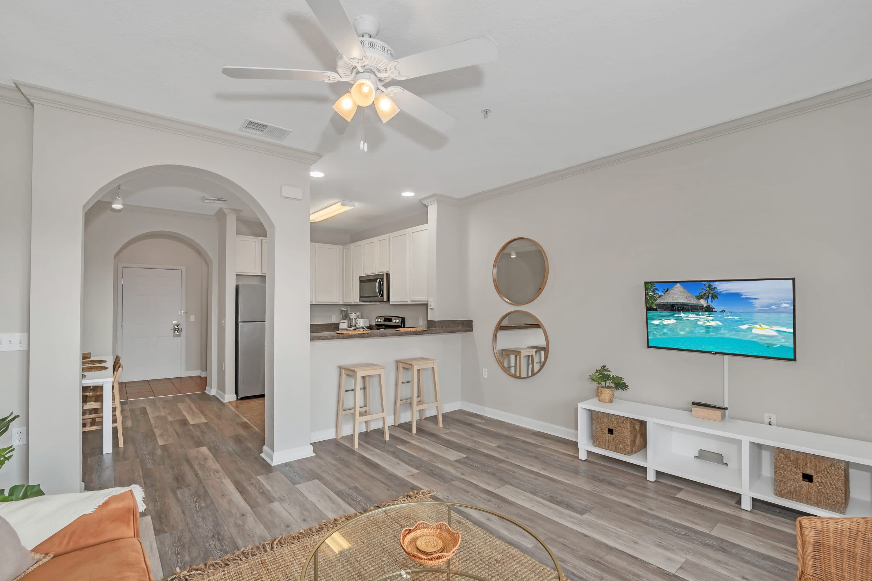 Upstay Large Family Condo w Pool Sauna | Photo 9