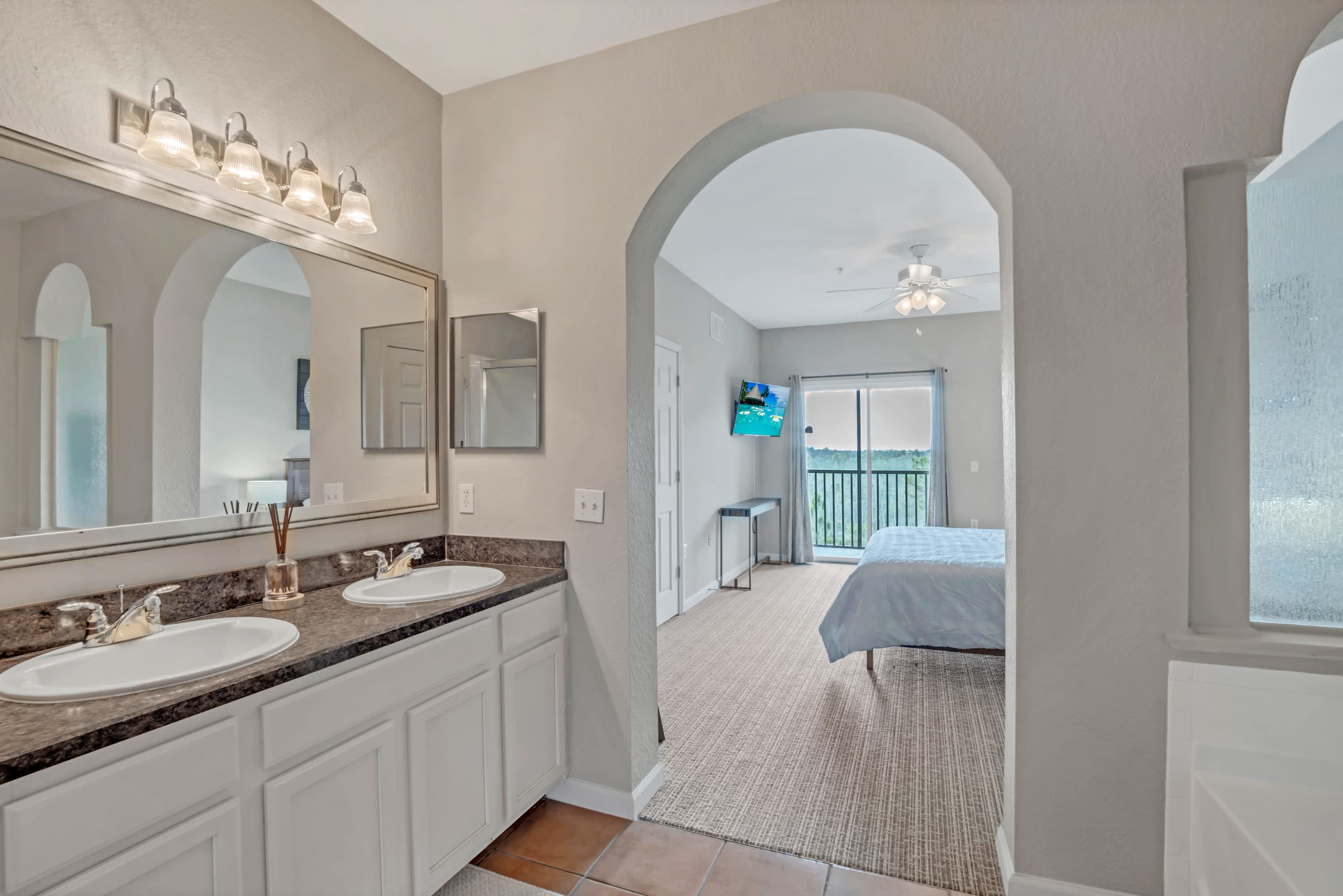 Upstay Large Family Condo w Pool Sauna | Photo 14