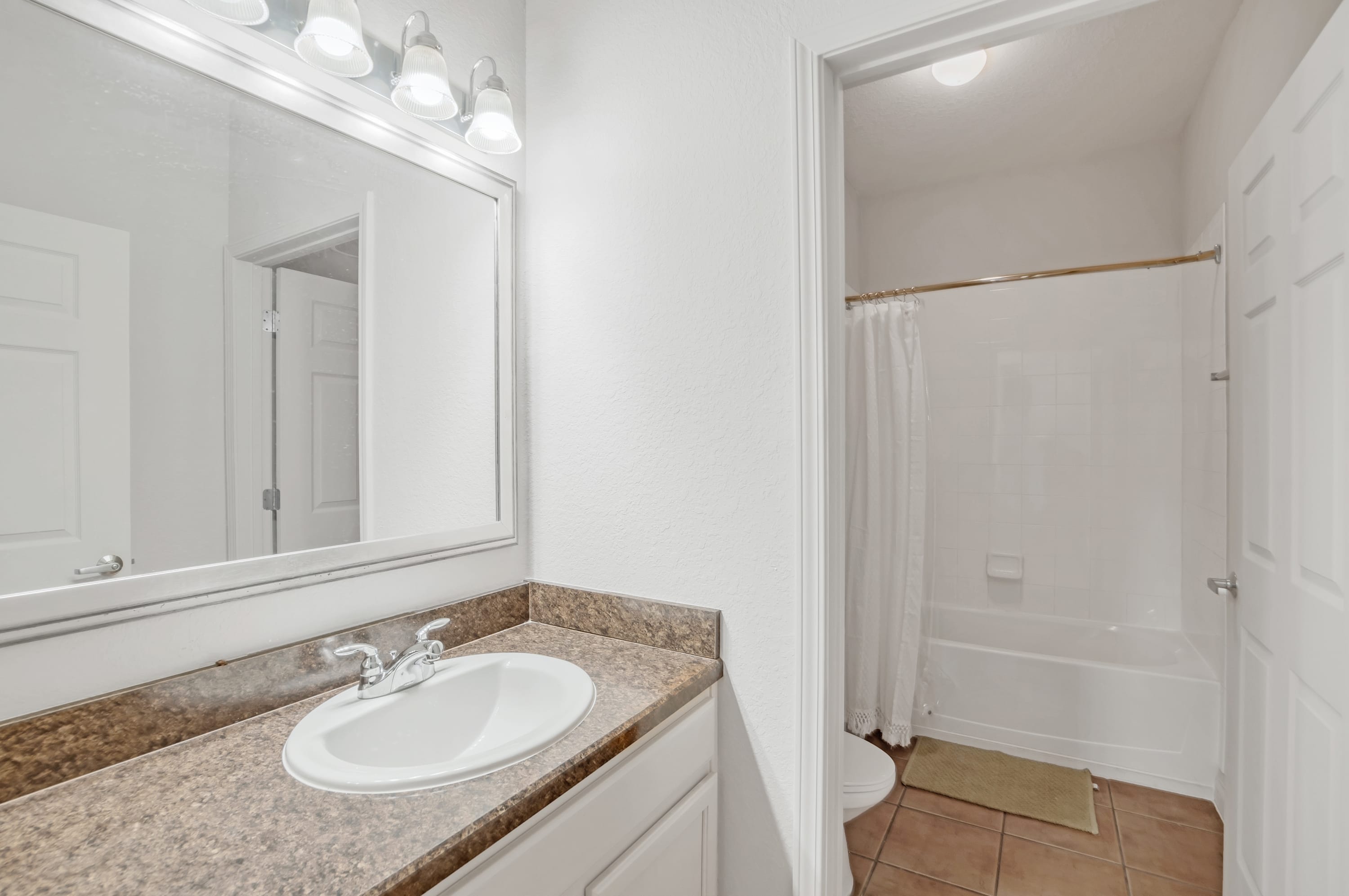 Upstay Large Family Condo w Pool Sauna | Photo 18