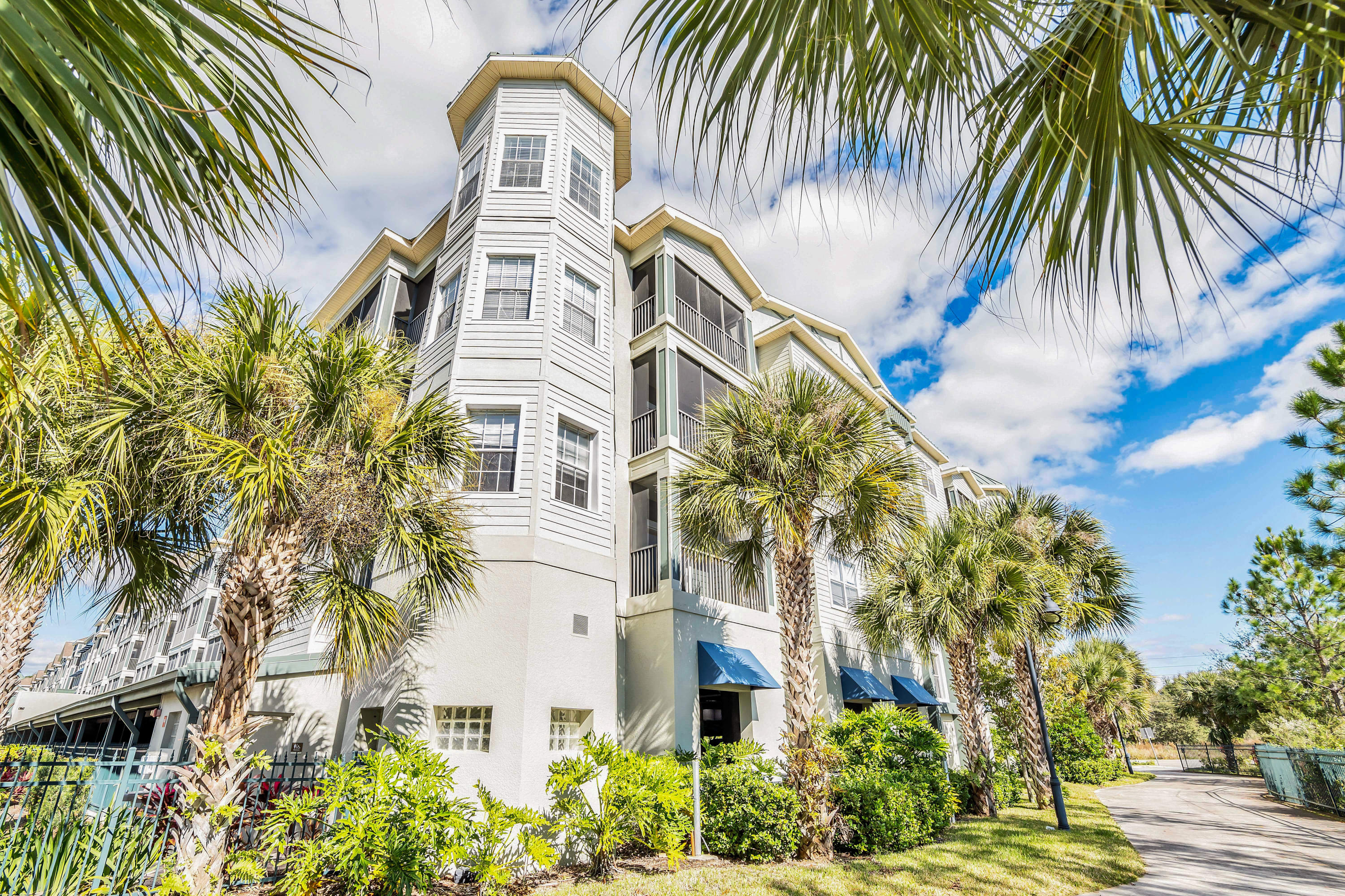 Upstay Large Family Condo w Pool Sauna | Photo 22