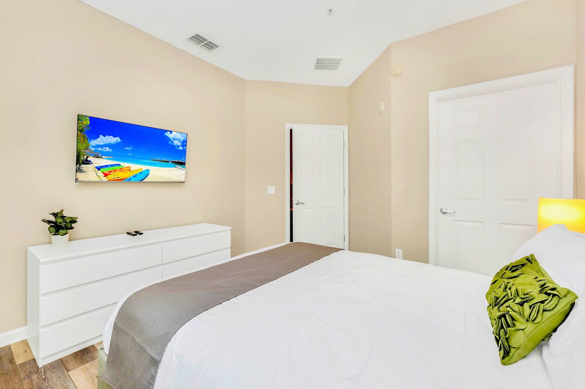 Upstay Pet Friendly Family Condo w Pool Sleeps 8 | Photo 18