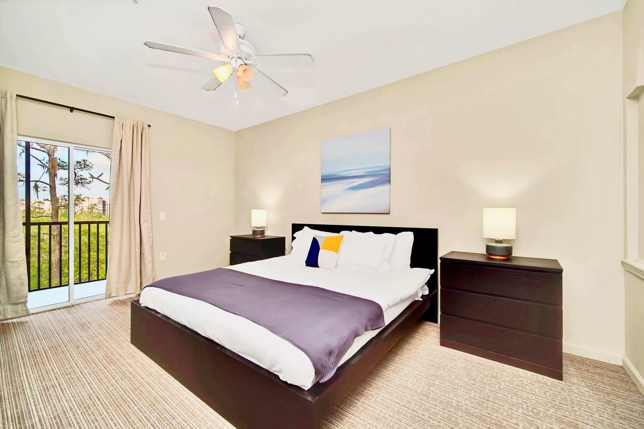 King bedroom with en-suite bathroom