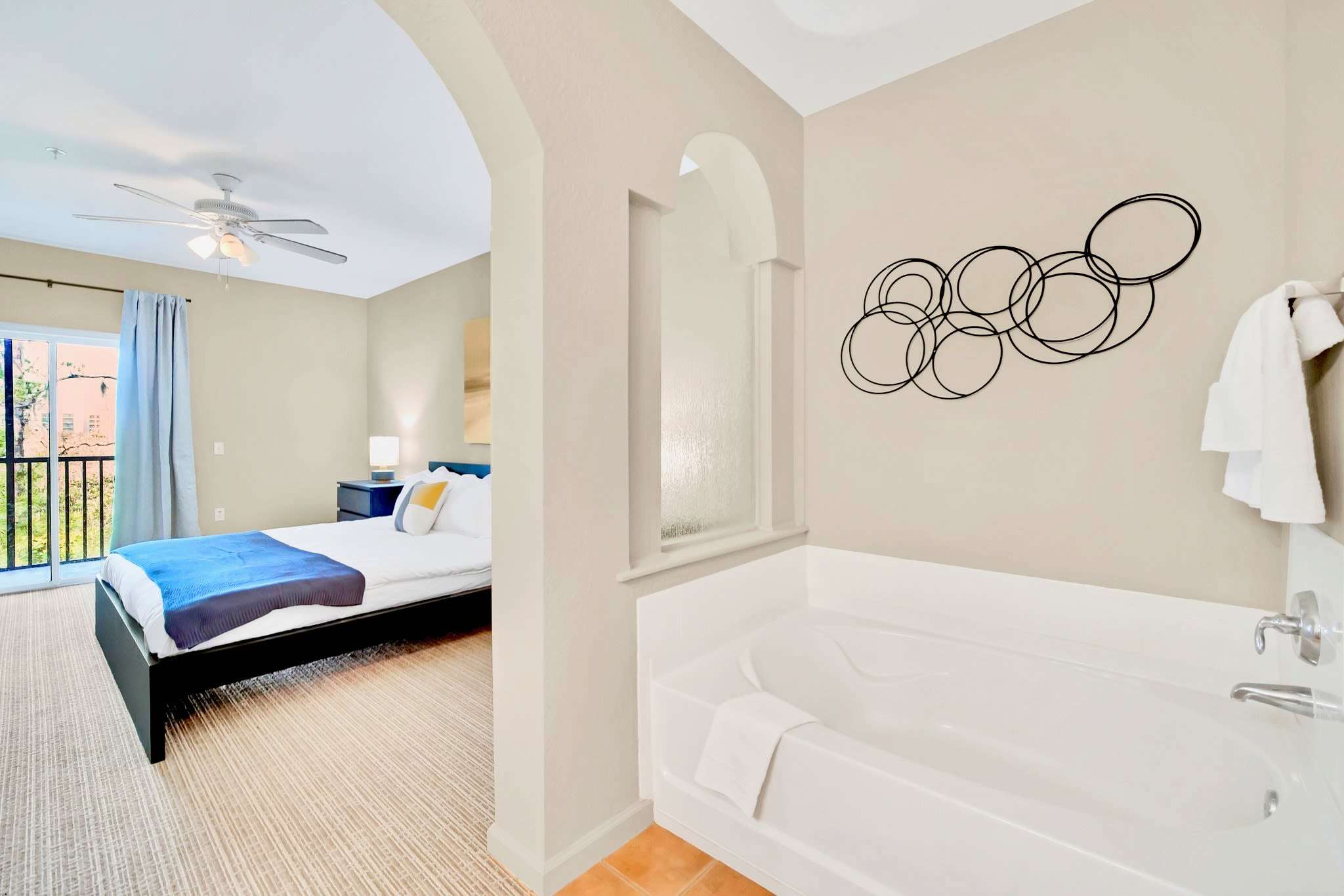 En-suite bathroom with spa-like bathtub