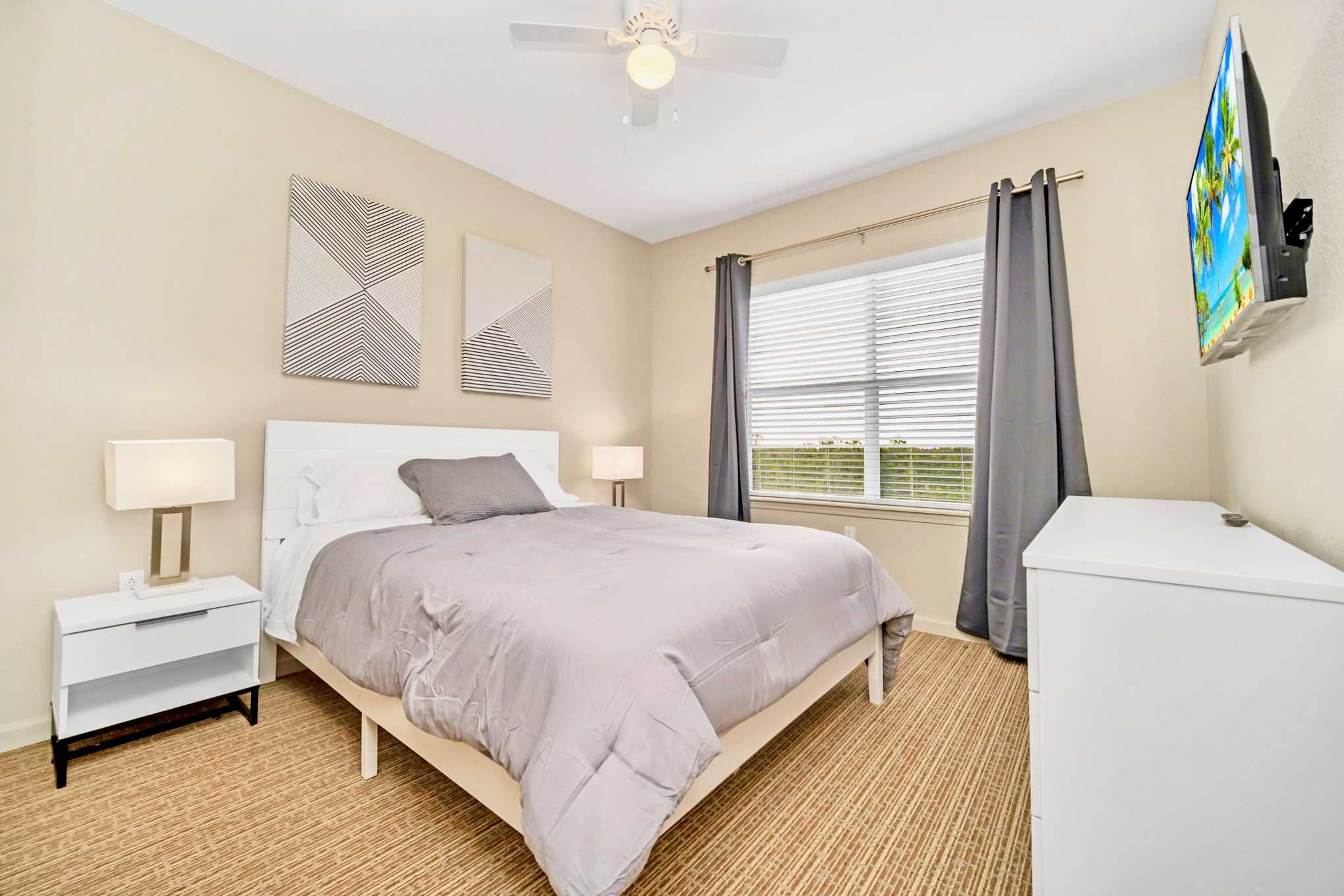 Upstay Condo w Pool Sauna Sleeps 8 | Photo 3