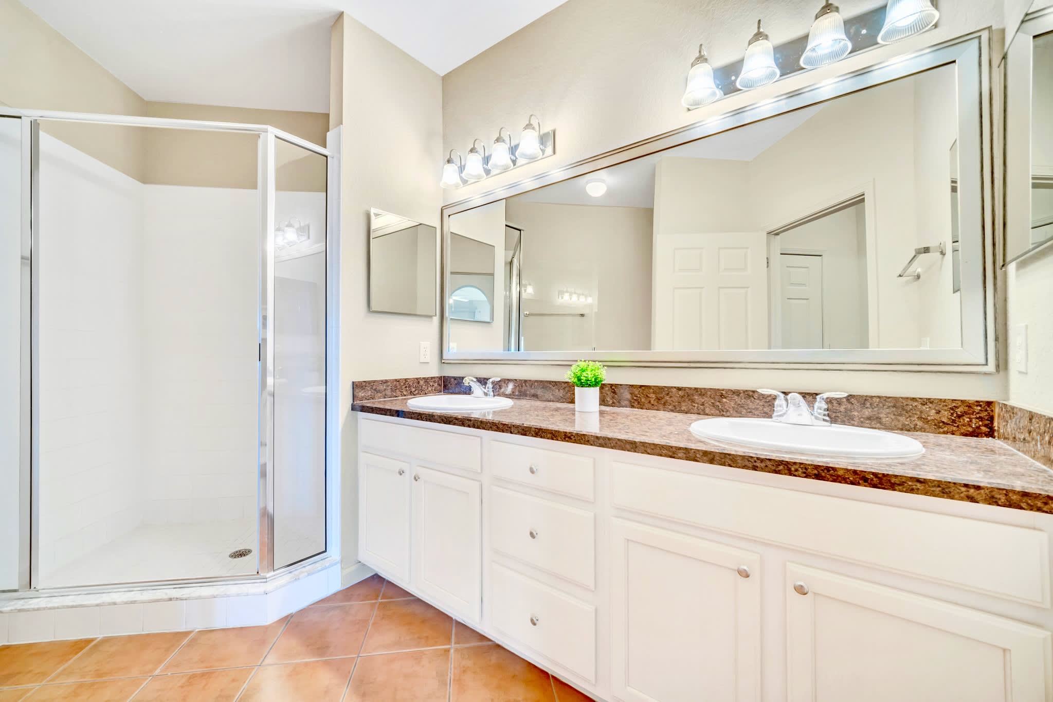 Upstay Condo w Pool Sauna Sleeps 8 | Photo 14