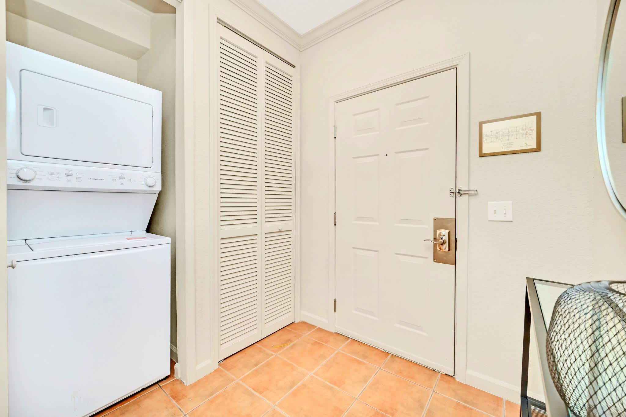 Upstay Condo w Pool Sauna Sleeps 8 | Photo 17