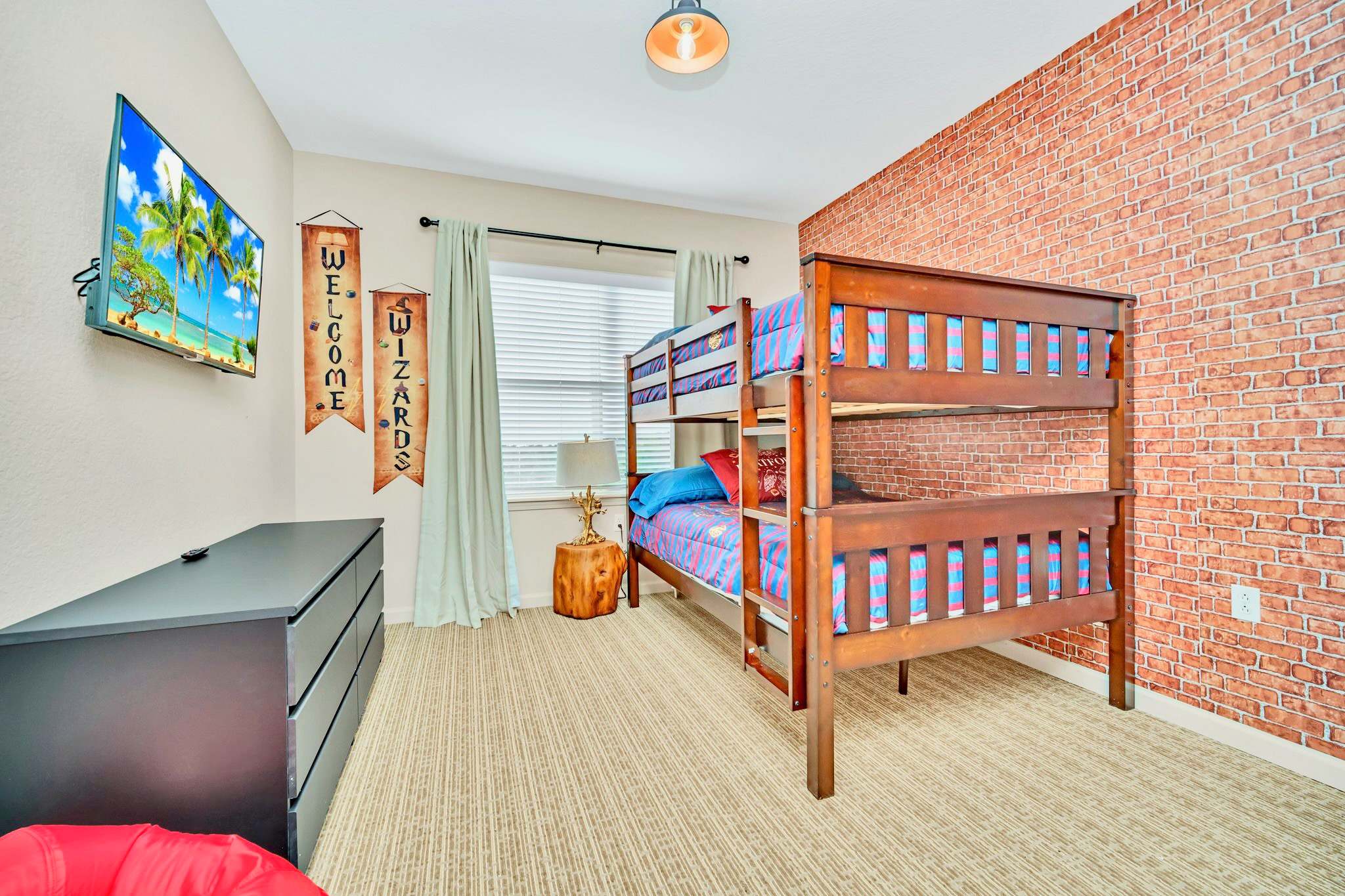 Upstay Condo w Pool Sauna Sleeps 8 | Photo 15