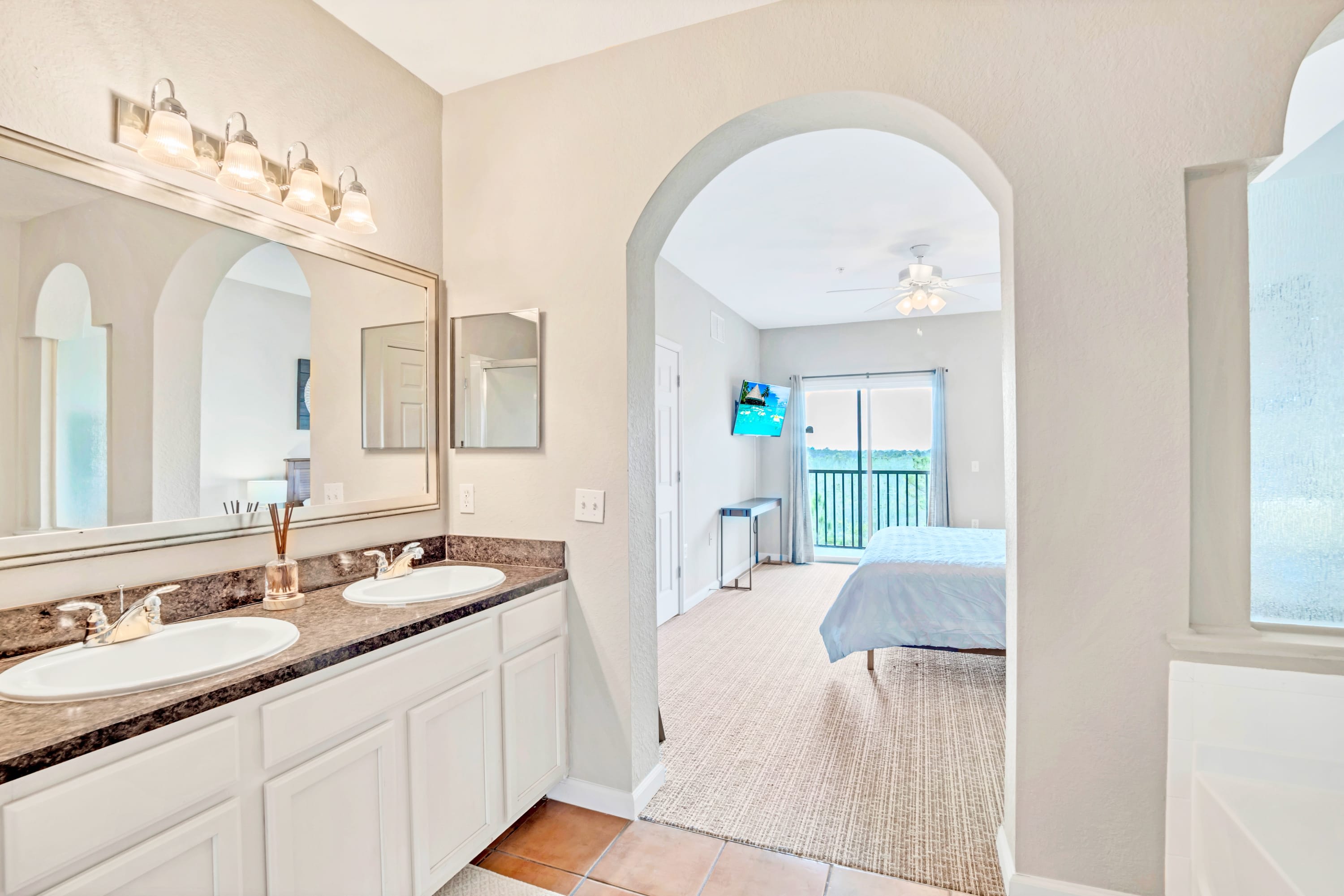 En-suite bathroom with double vanity