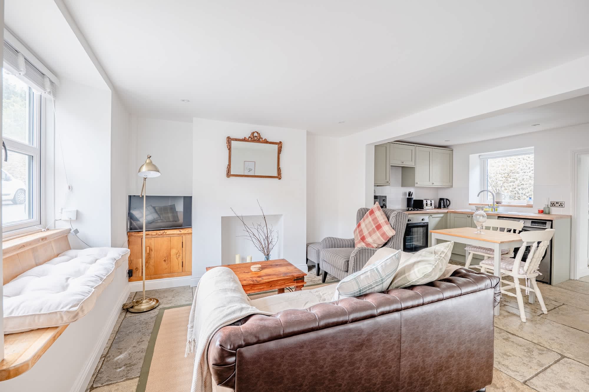 Cosy Cottage in Crewkerne, Free on Street Parking — Somerset, England — vacation rental