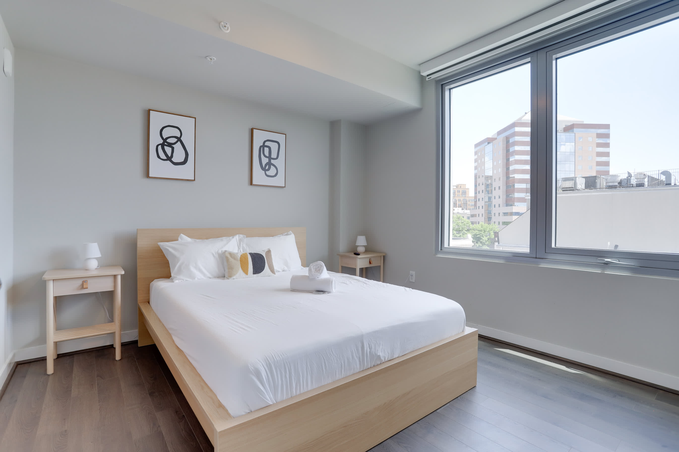 Metro-Connected Clarendon Stay - Photo 3