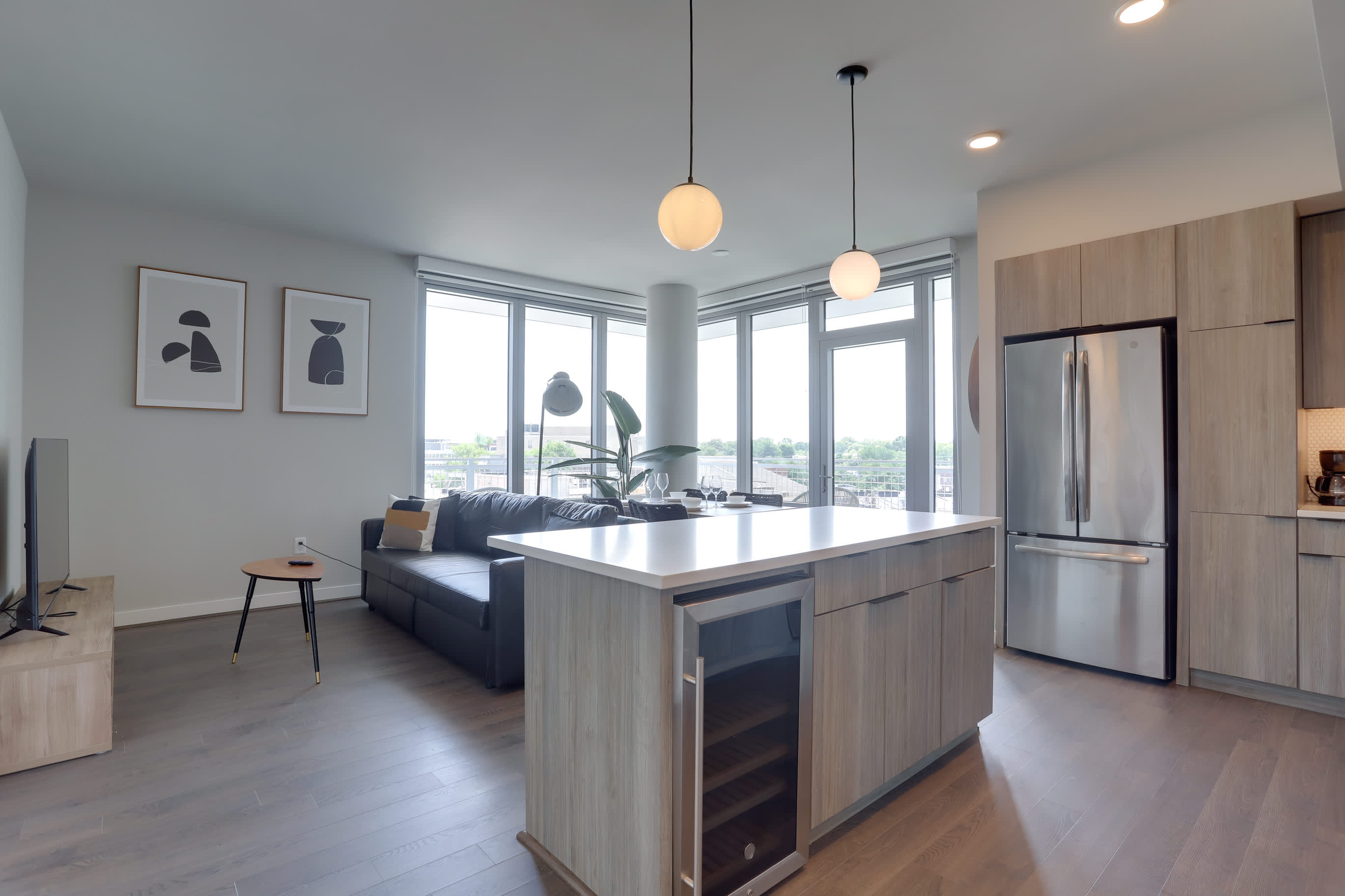 Metro-Connected Clarendon Stay - Photo 6