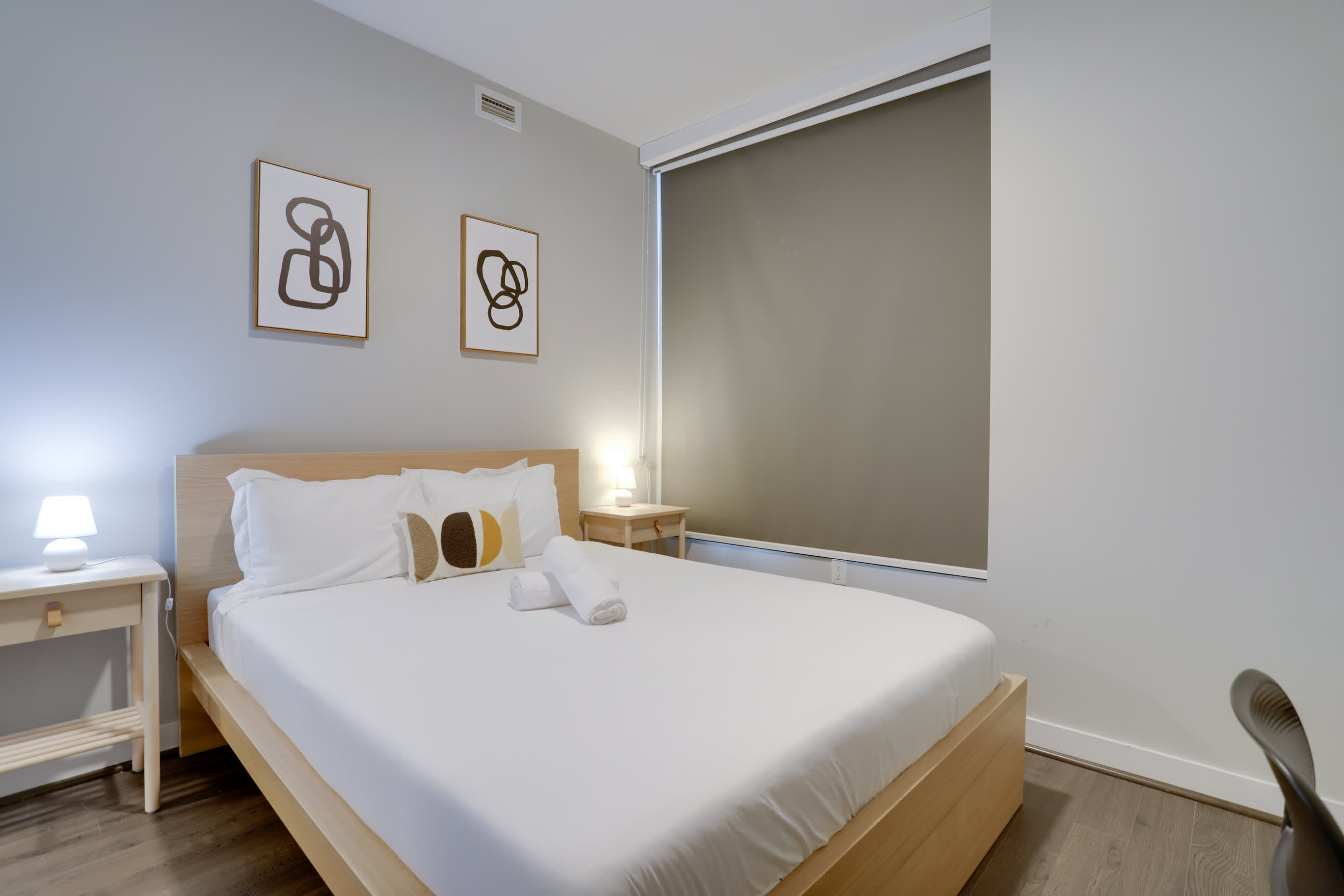 Metro-Connected Clarendon Stay - Photo 18