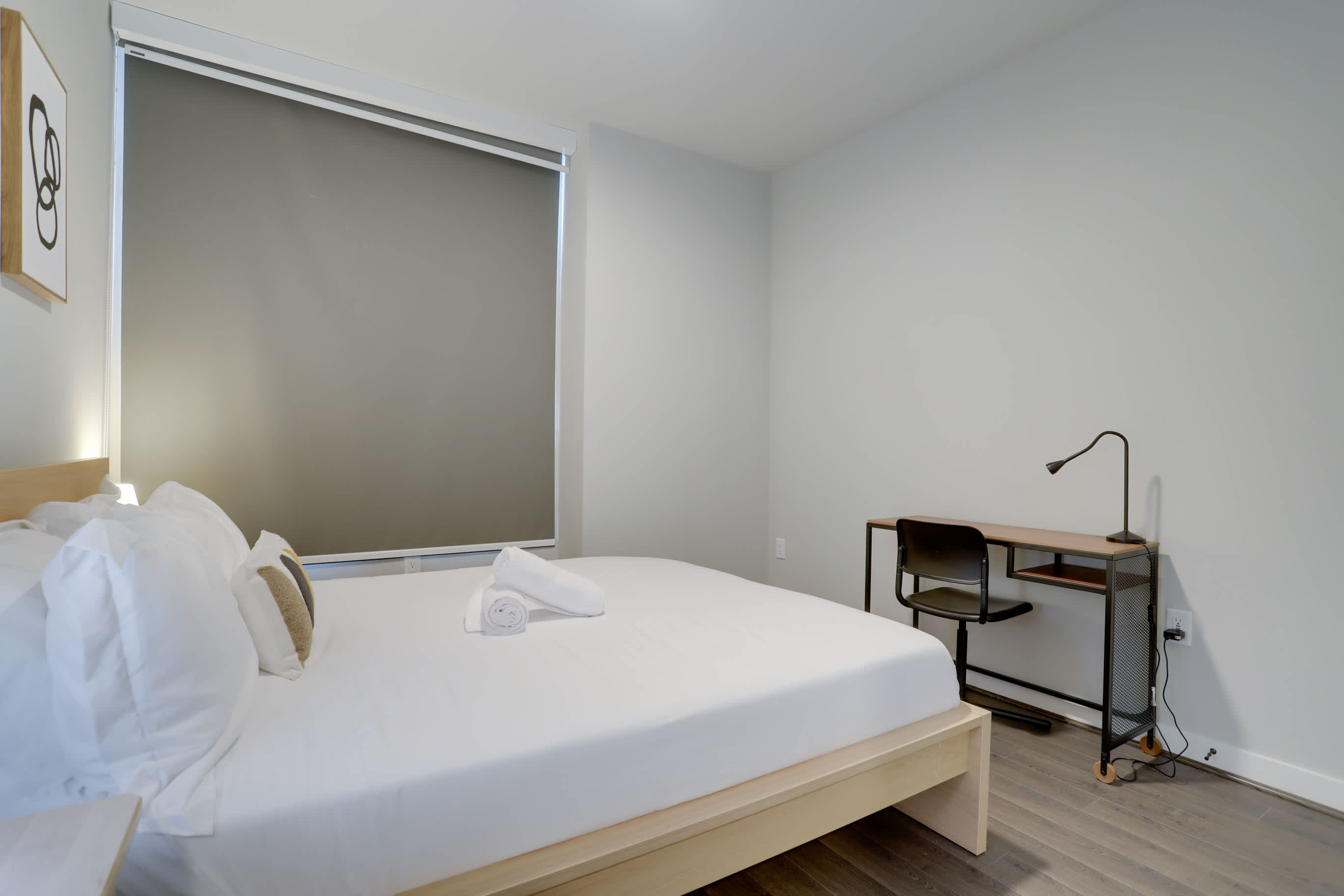 Metro-Connected Clarendon Stay - Photo 19