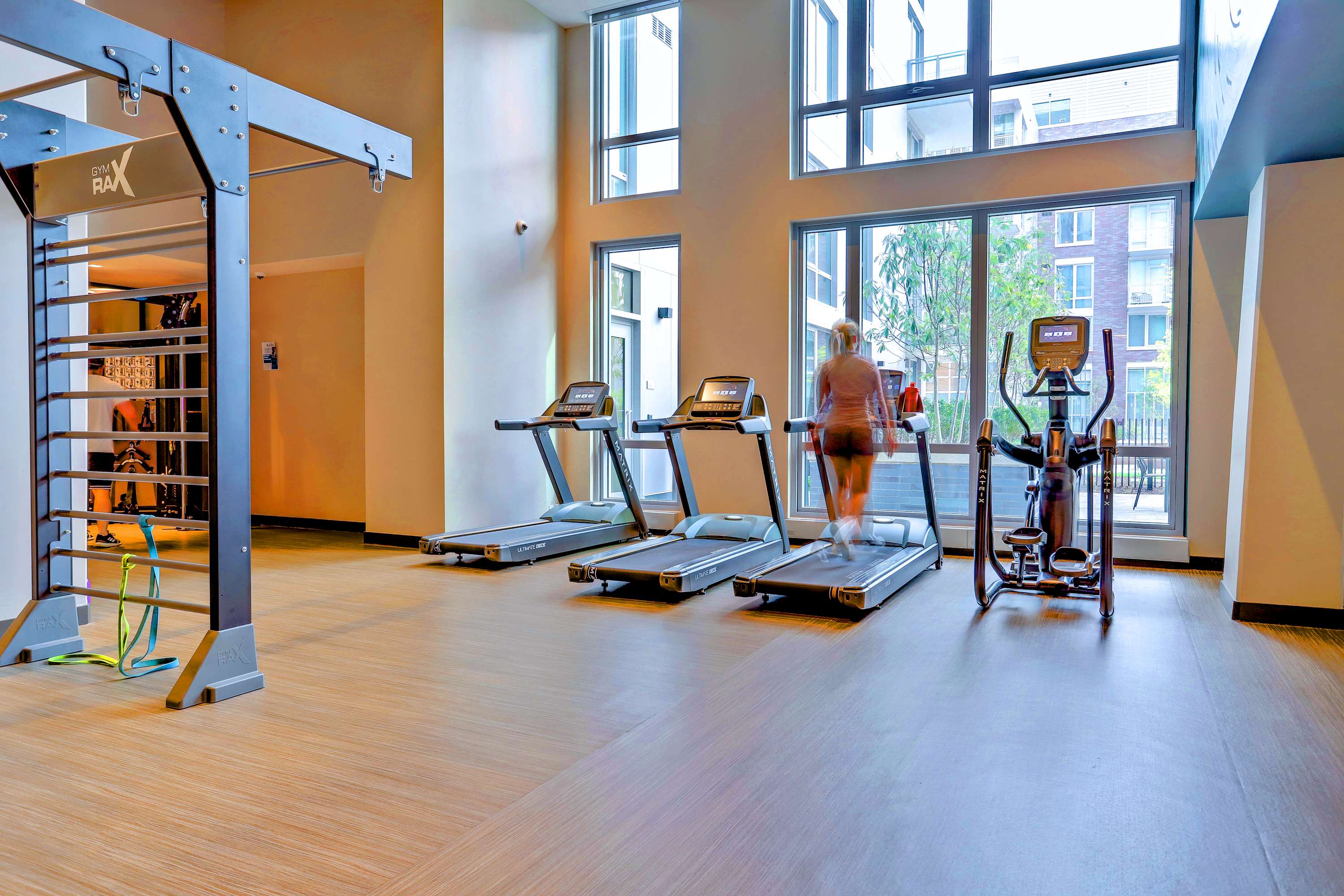 Metro-Connected Clarendon Stay - Photo 41