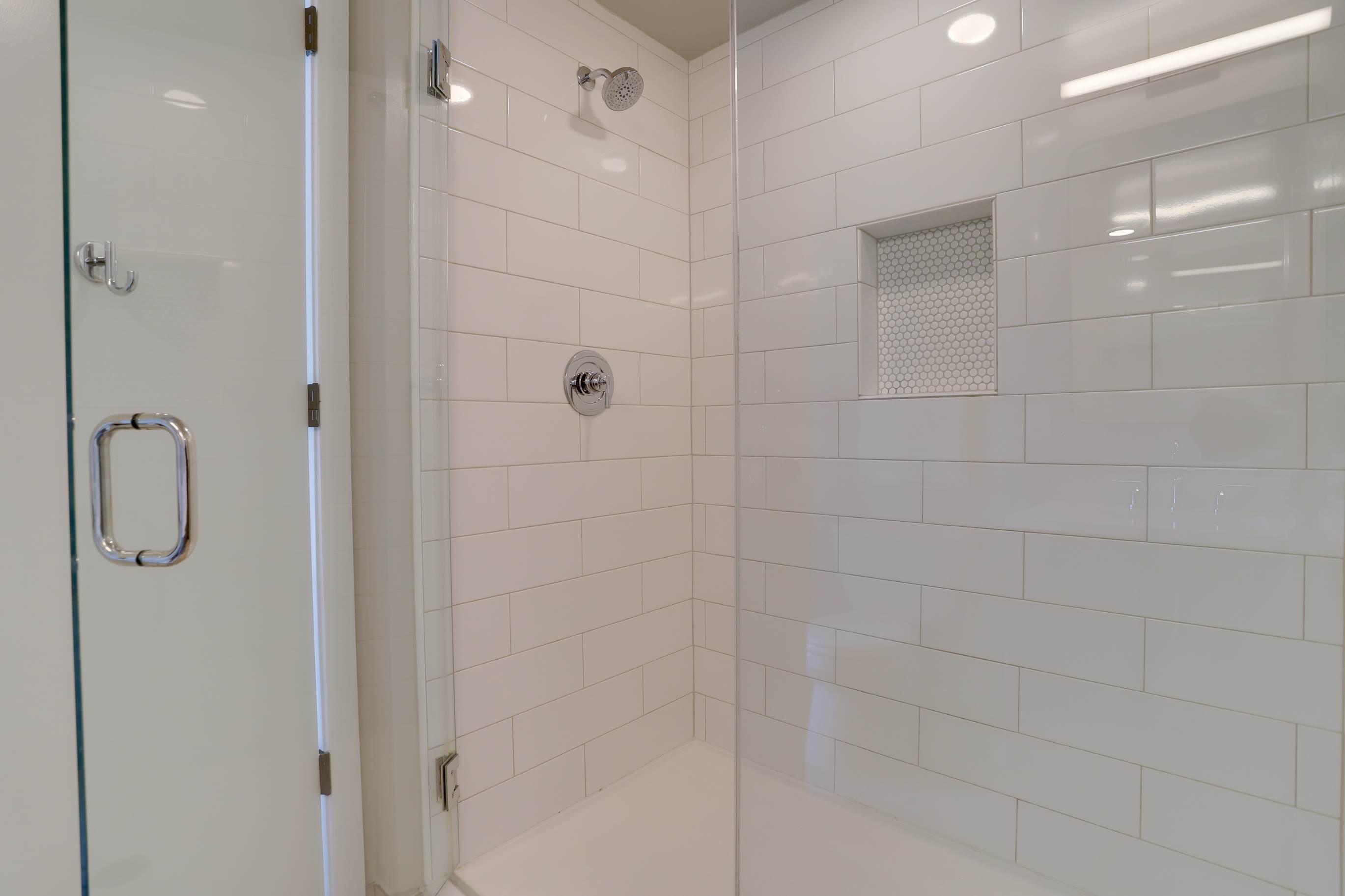 Metro-Connected Clarendon Stay - Photo 47