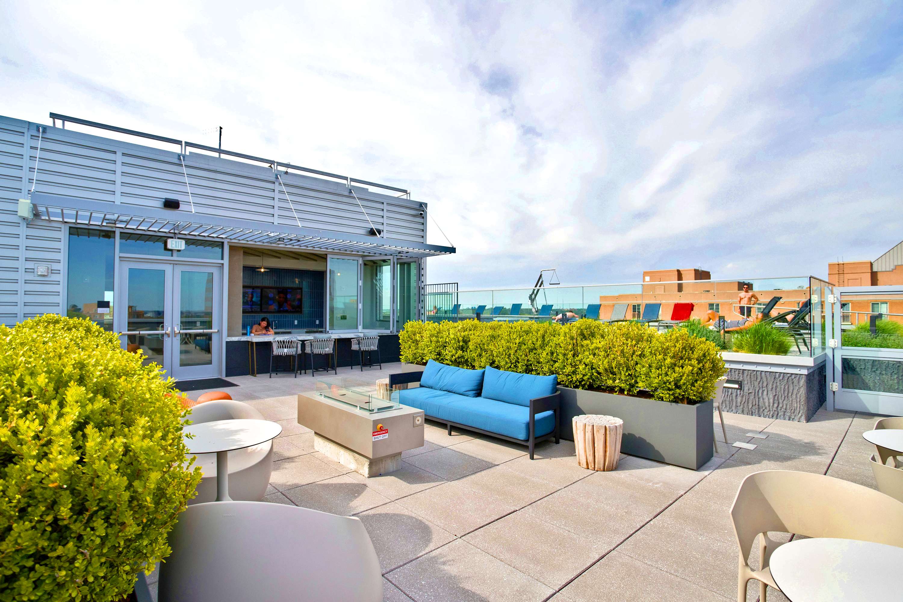 Metro-Connected Clarendon Stay - Photo 43