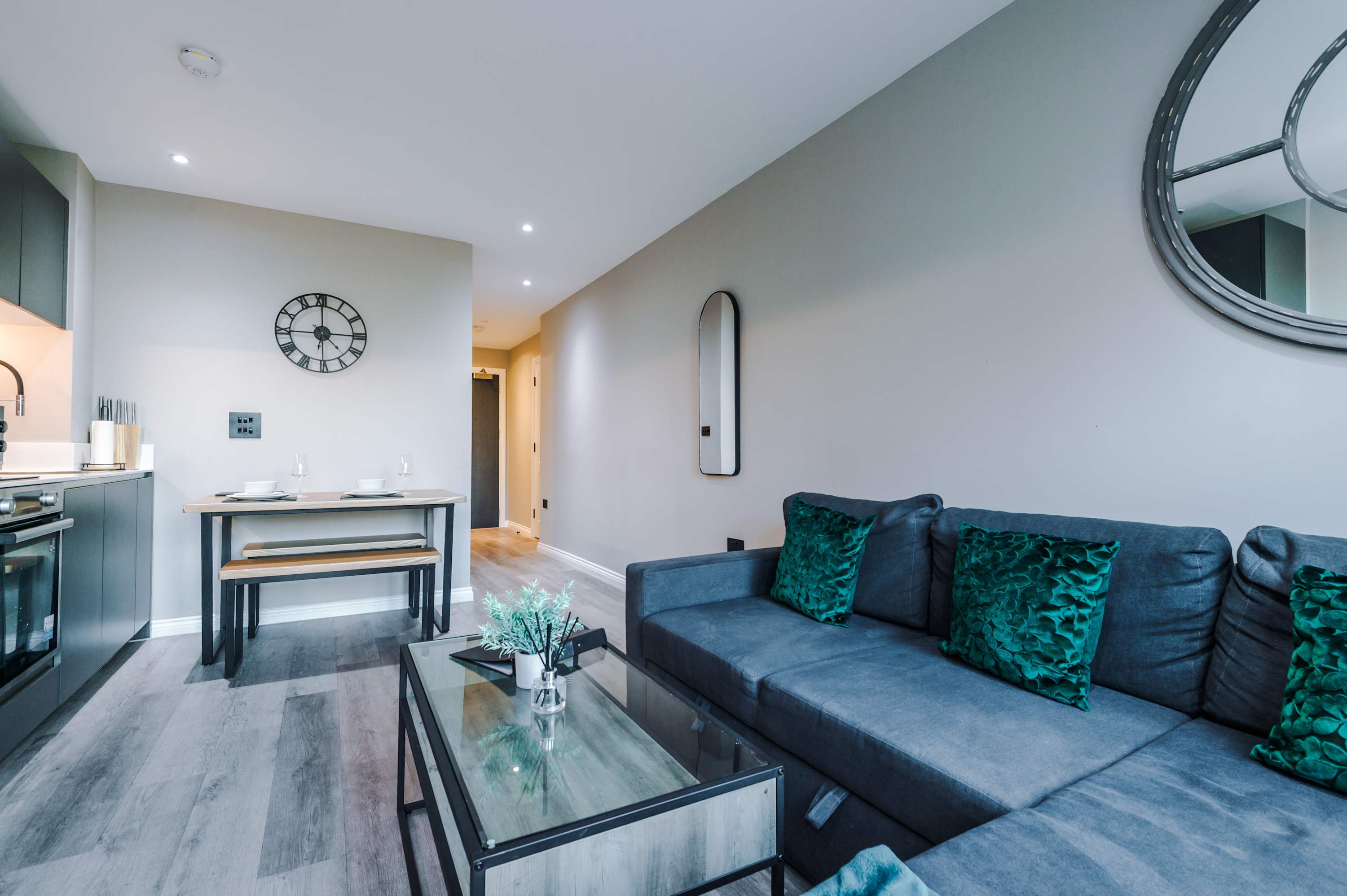 View Stylish City Centre Apartment in Whitehall Road LS12 1FG Stylish City Centre Apartment in Whitehall Road LS12 1FG - Property image 8 - VivreStays