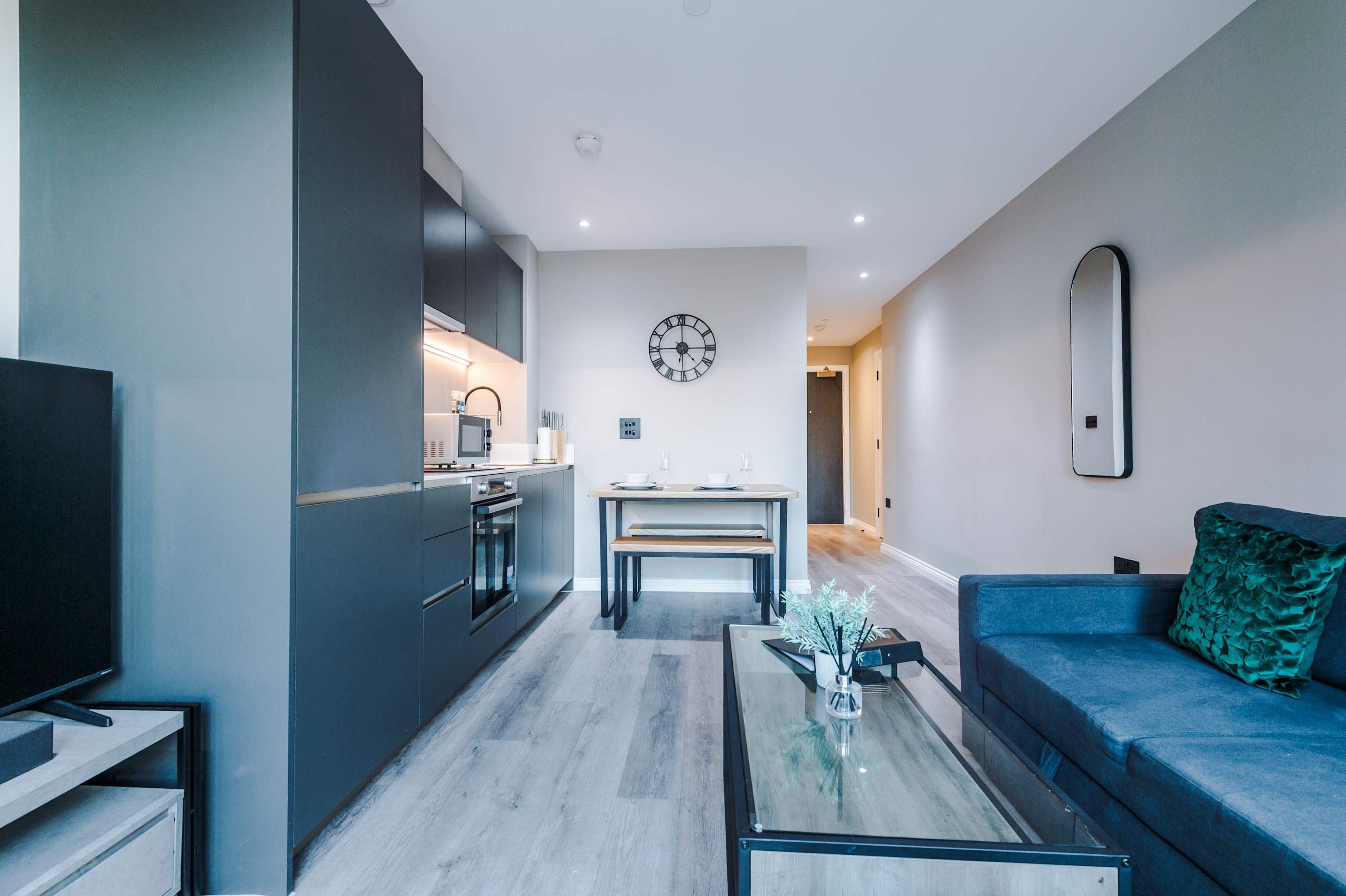 View Stylish City Centre Apartment in Whitehall Road LS12 1FG Stylish City Centre Apartment in Whitehall Road LS12 1FG - Property image 9 - VivreStays