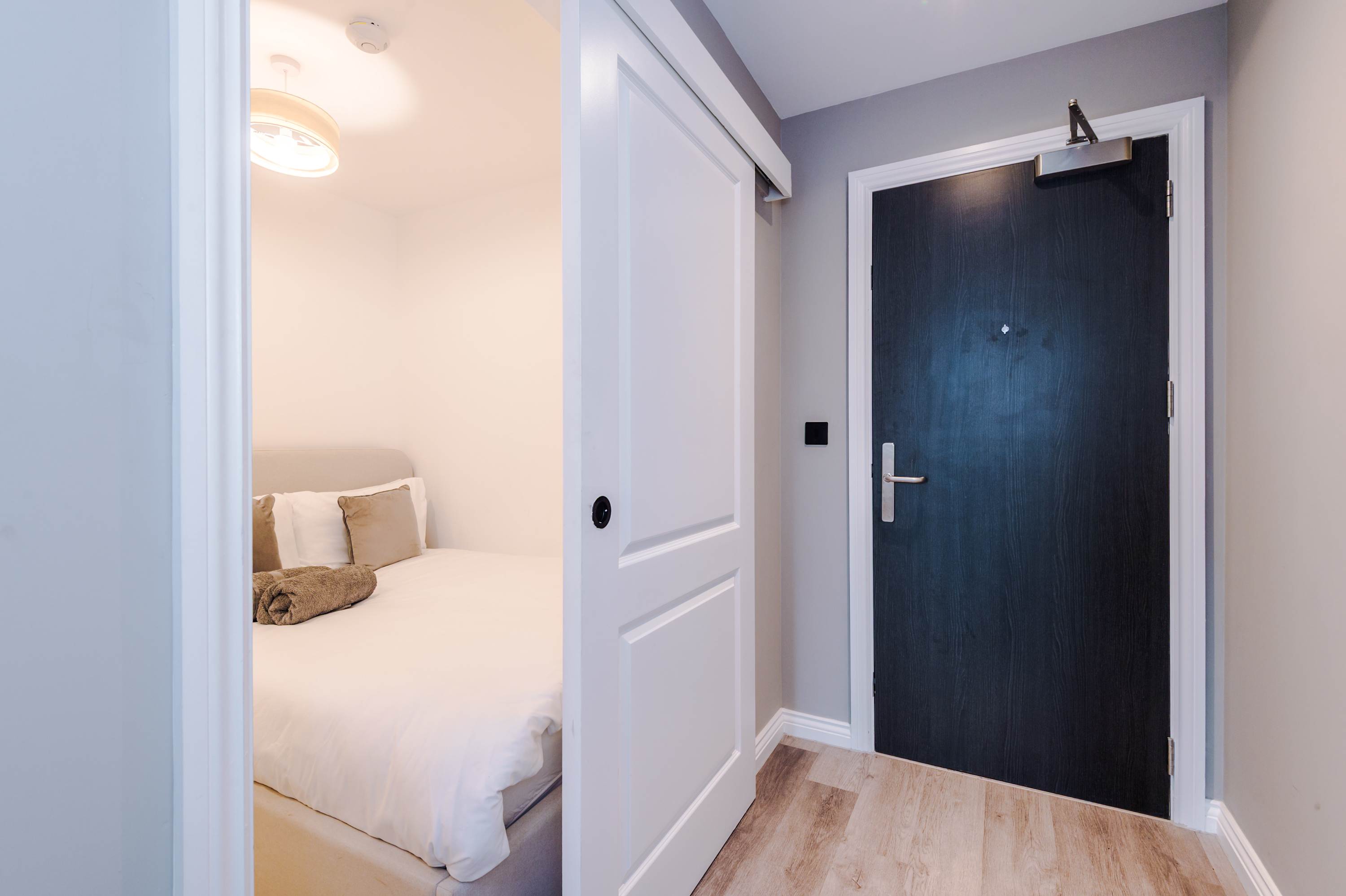 View Stylish City Centre Apartment in Whitehall Road LS12 1FG Stylish City Centre Apartment in Whitehall Road LS12 1FG - Property image 19 - VivreStays