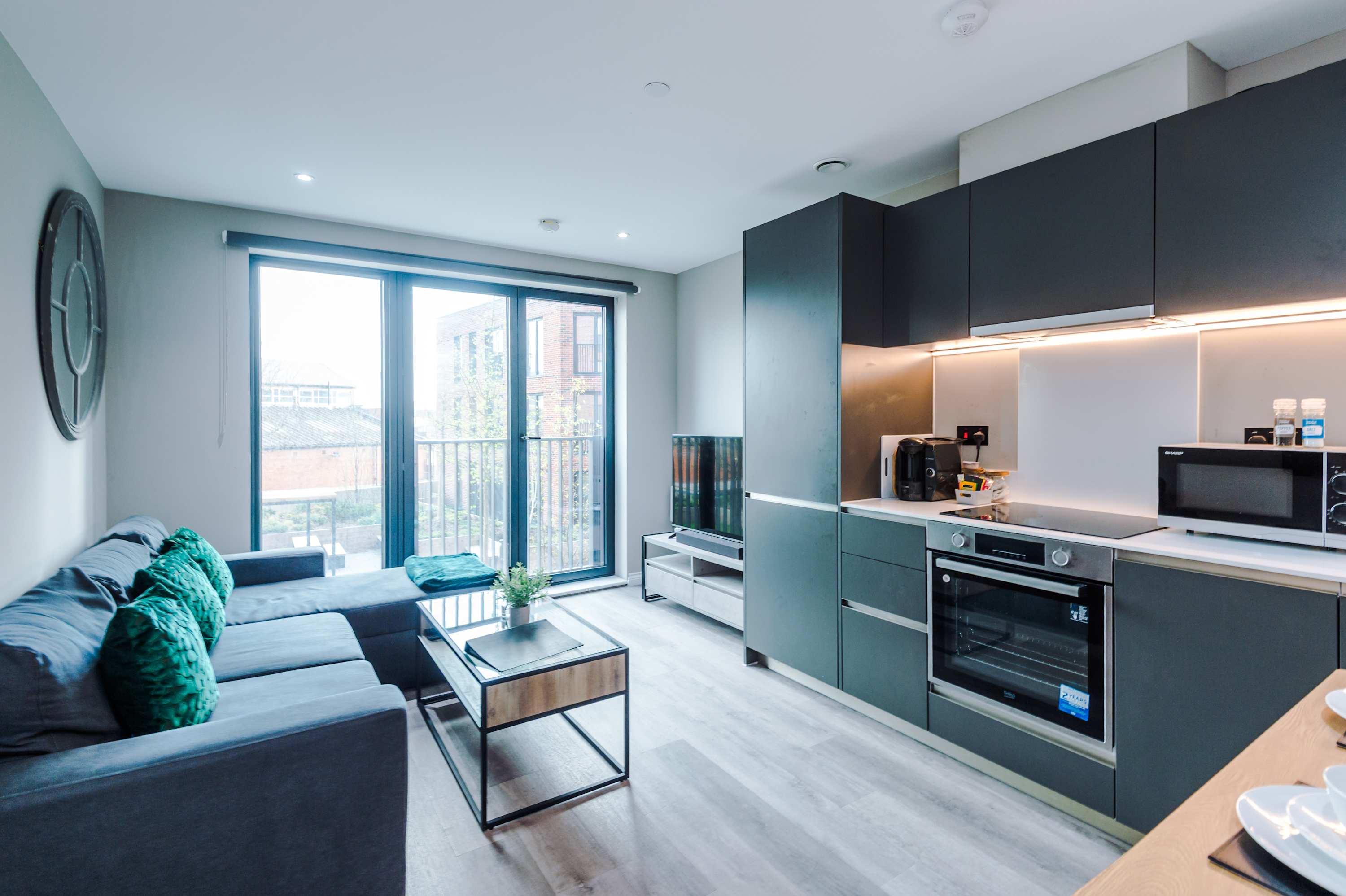 View Stylish City Centre Apartment in Whitehall Road LS12 1FG Stylish City Centre Apartment in Whitehall Road LS12 1FG - Property image 24 - VivreStays