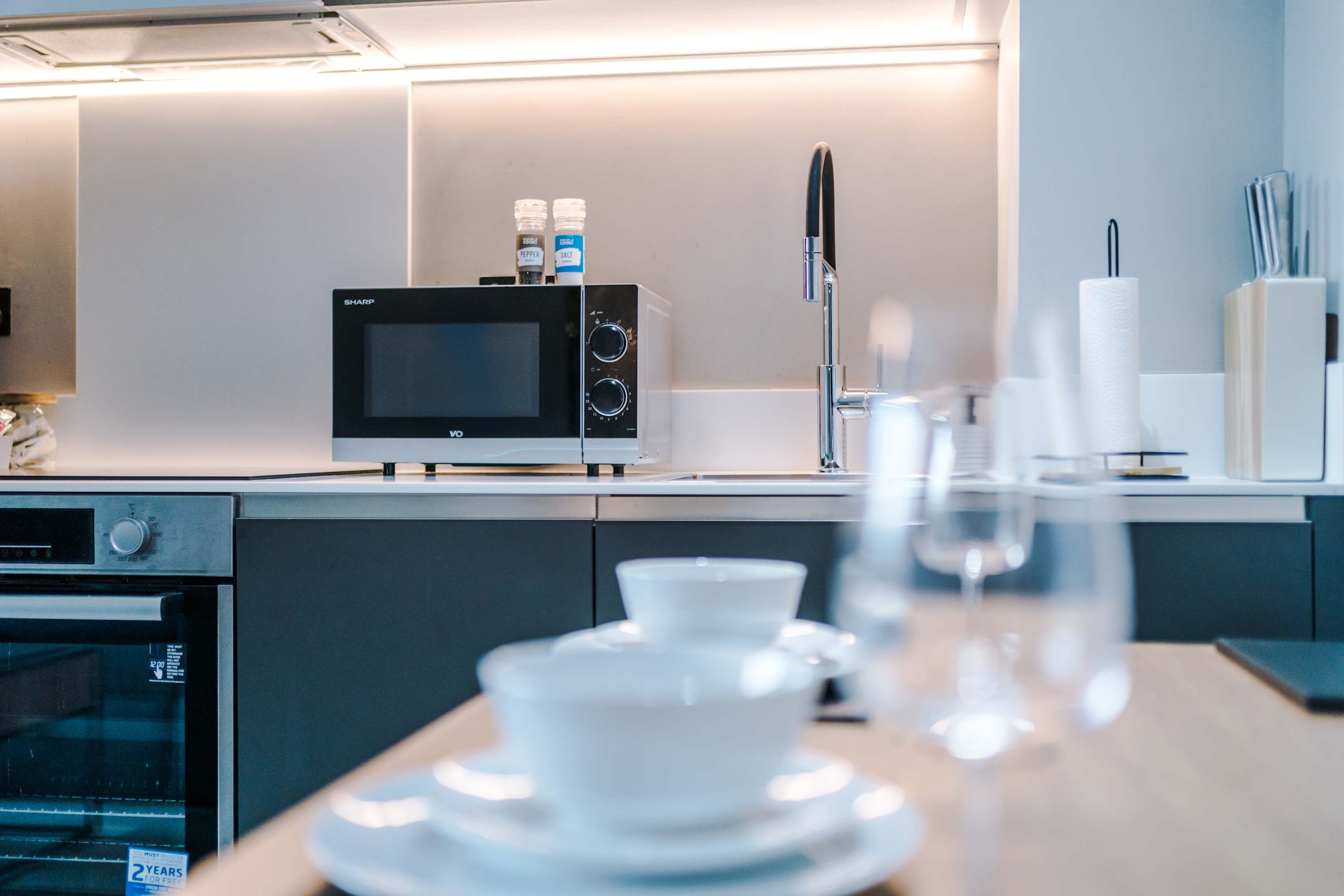 View Stylish City Centre Apartment in Whitehall Road LS12 1FG Stylish City Centre Apartment in Whitehall Road LS12 1FG - Property image 22 - VivreStays