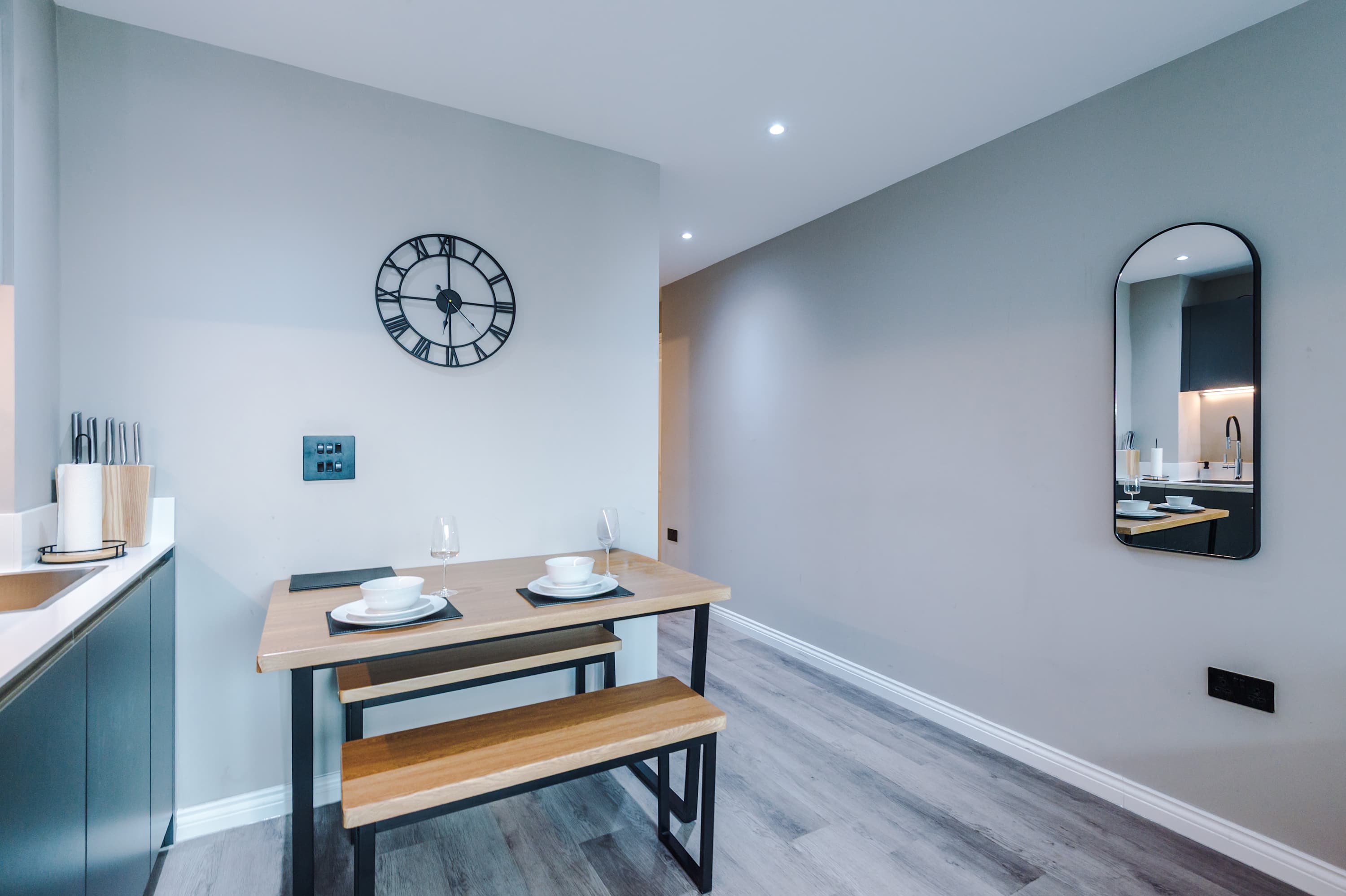 View Stylish City Centre Apartment in Whitehall Road LS12 1FG Stylish City Centre Apartment in Whitehall Road LS12 1FG - Property image 25 - VivreStays