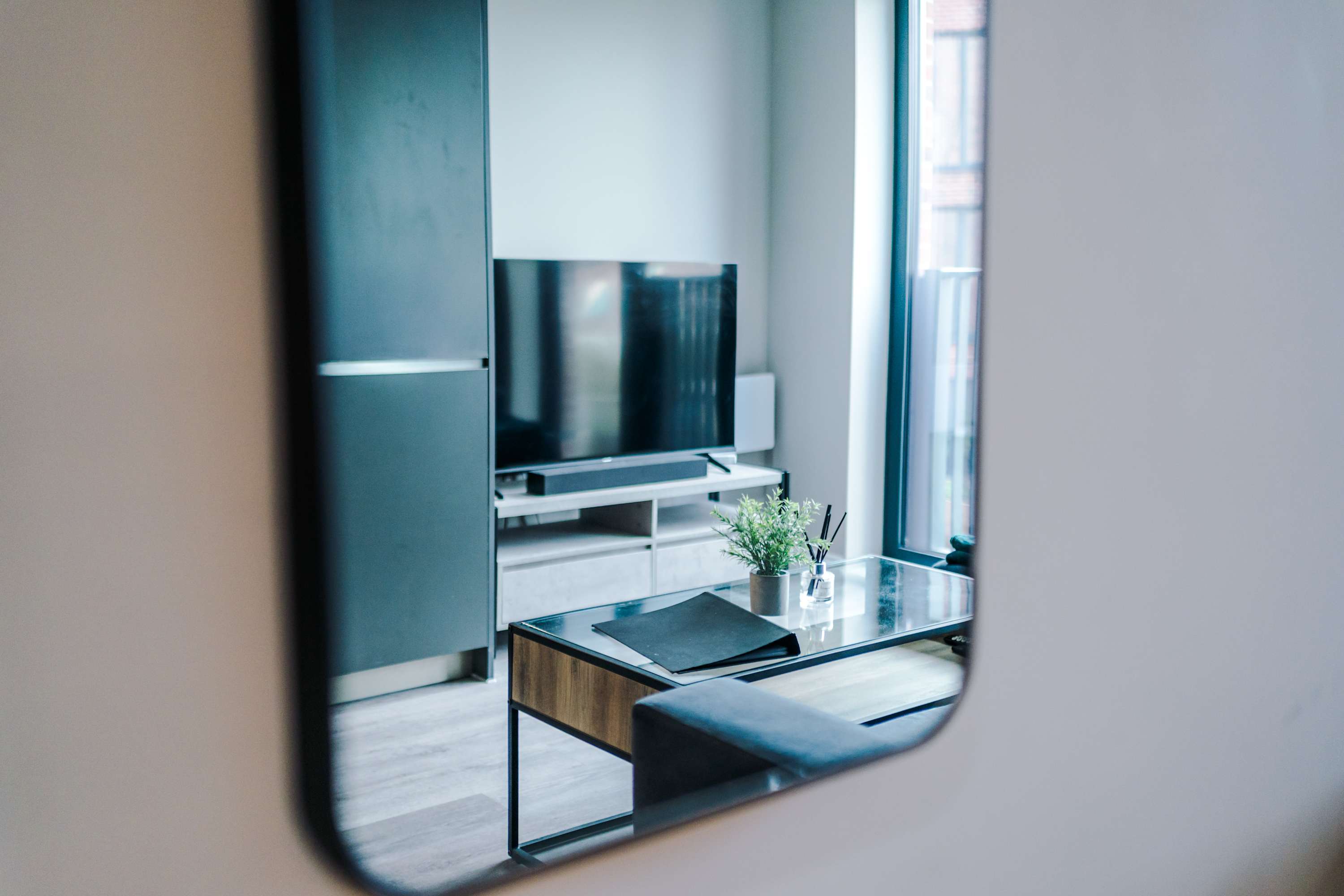 View Stylish City Centre Apartment in Whitehall Road LS12 1FG Stylish City Centre Apartment in Whitehall Road LS12 1FG - Property image 26 - VivreStays