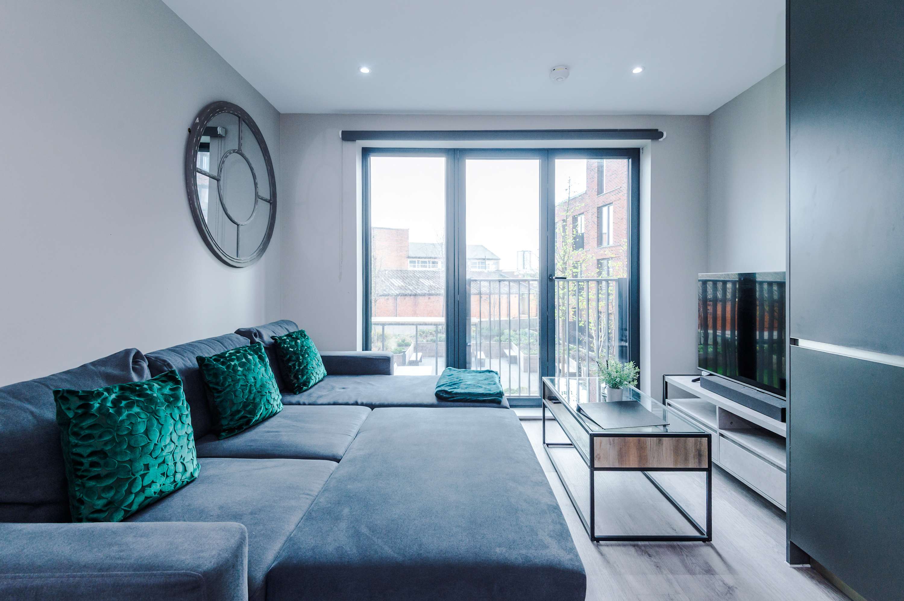 View Stylish City Centre Apartment in Whitehall Road LS12 1FG Stylish City Centre Apartment in Whitehall Road LS12 1FG - Property image 30 - VivreStays