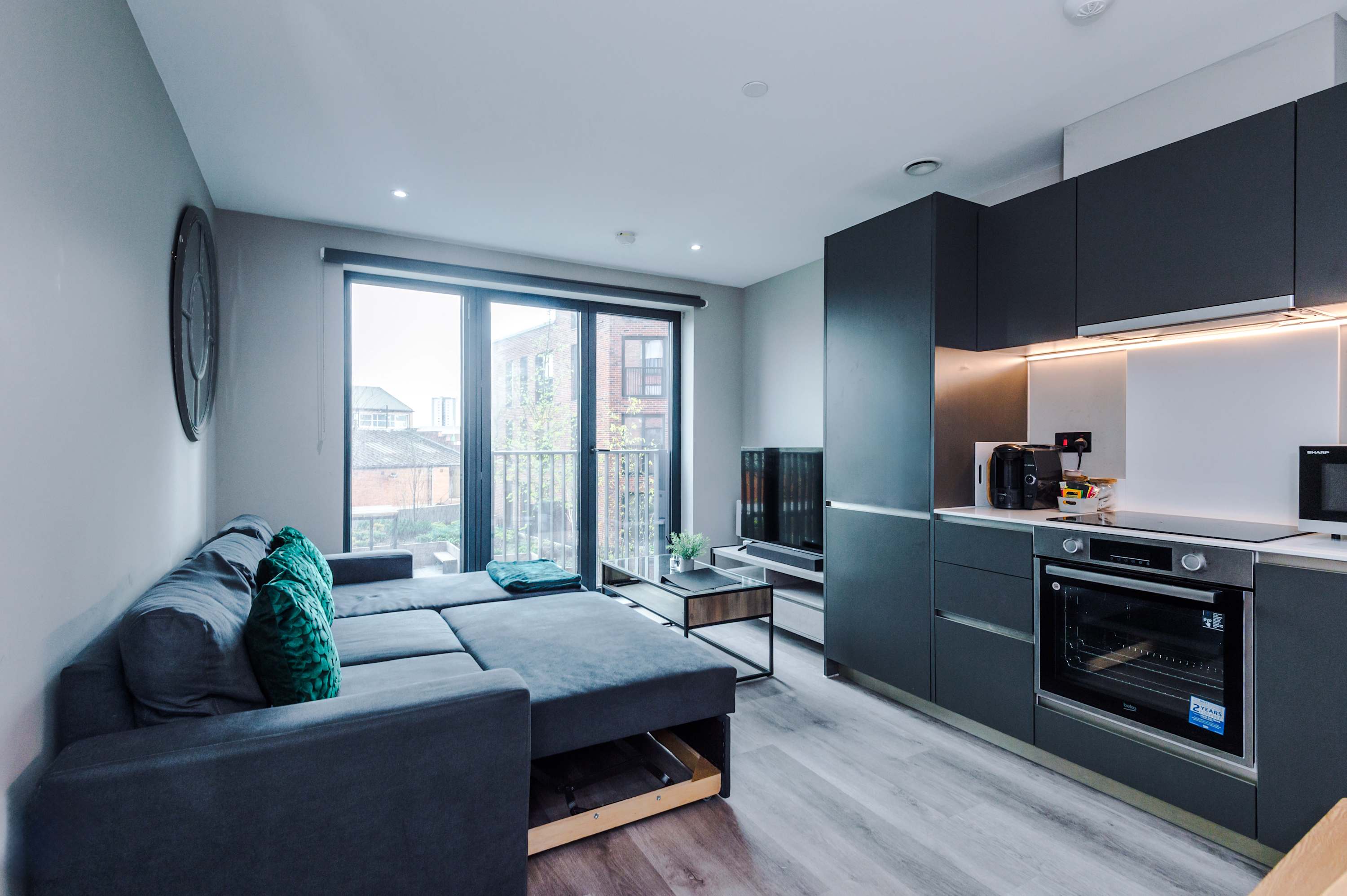 View Stylish City Centre Apartment in Whitehall Road LS12 1FG Stylish City Centre Apartment in Whitehall Road LS12 1FG - Property image 31 - VivreStays