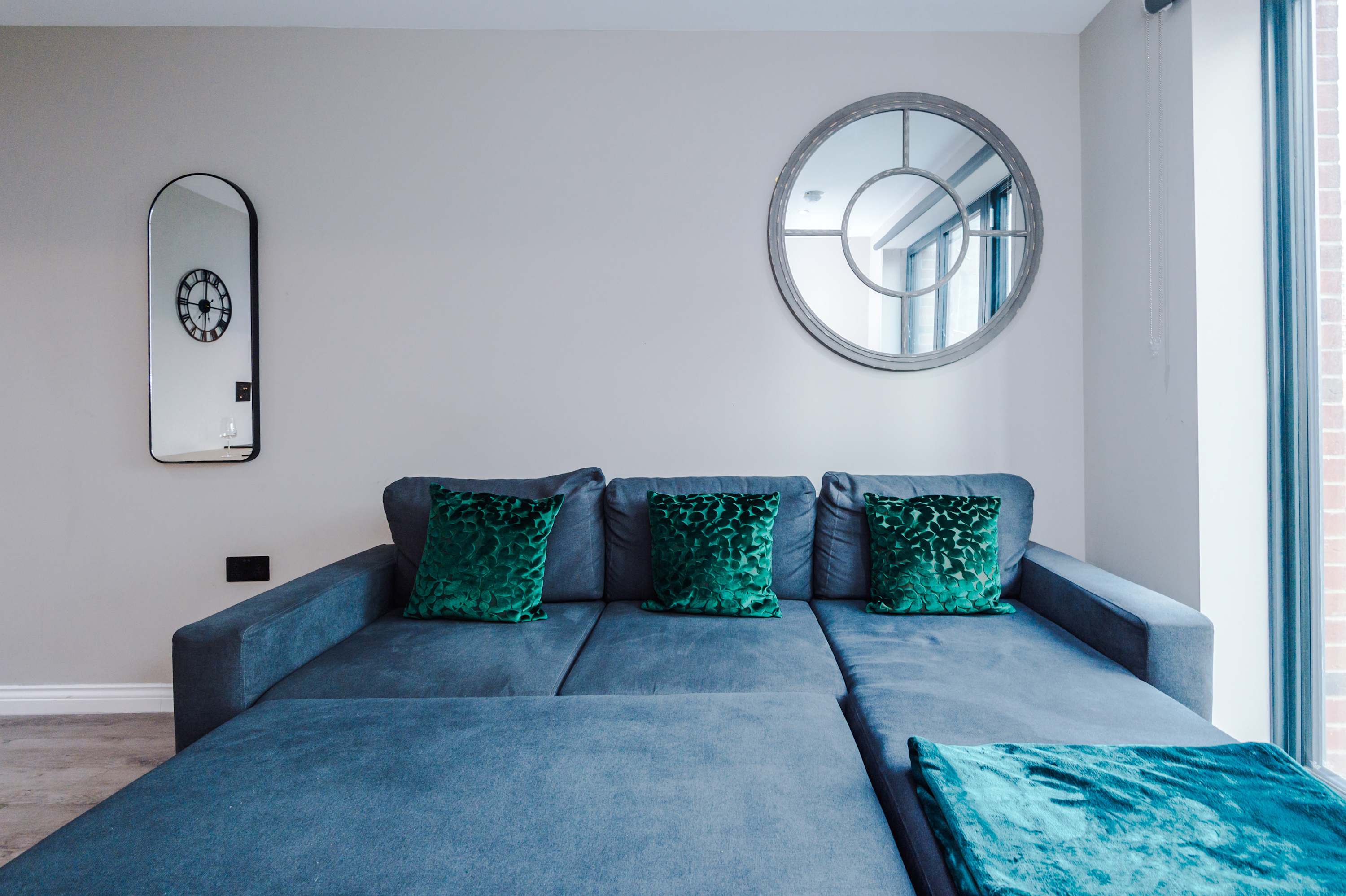 View Stylish City Centre Apartment in Whitehall Road LS12 1FG Stylish City Centre Apartment in Whitehall Road LS12 1FG - Property image 33 - VivreStays