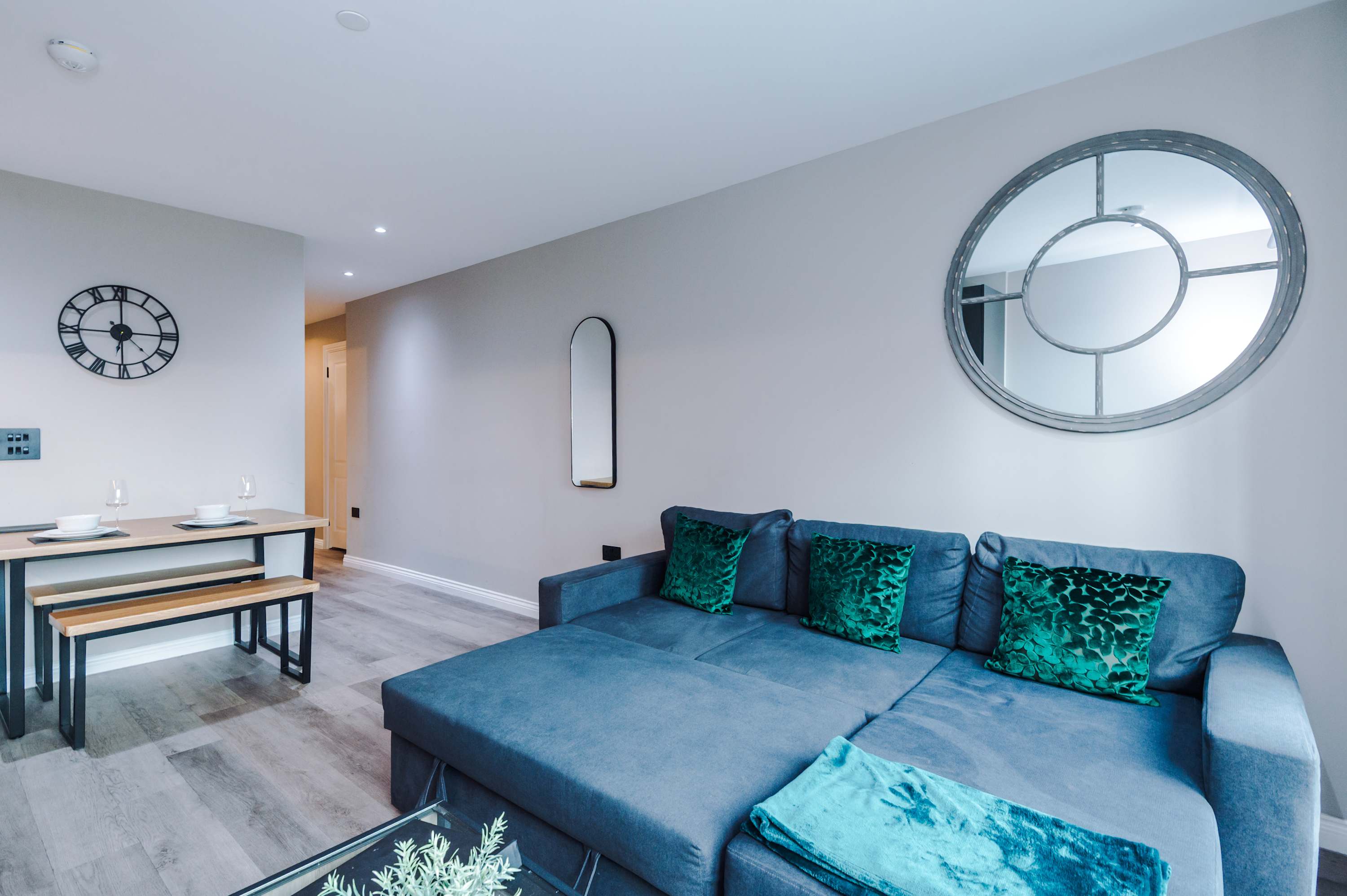 View Stylish City Centre Apartment in Whitehall Road LS12 1FG Stylish City Centre Apartment in Whitehall Road LS12 1FG - Property image 32 - VivreStays