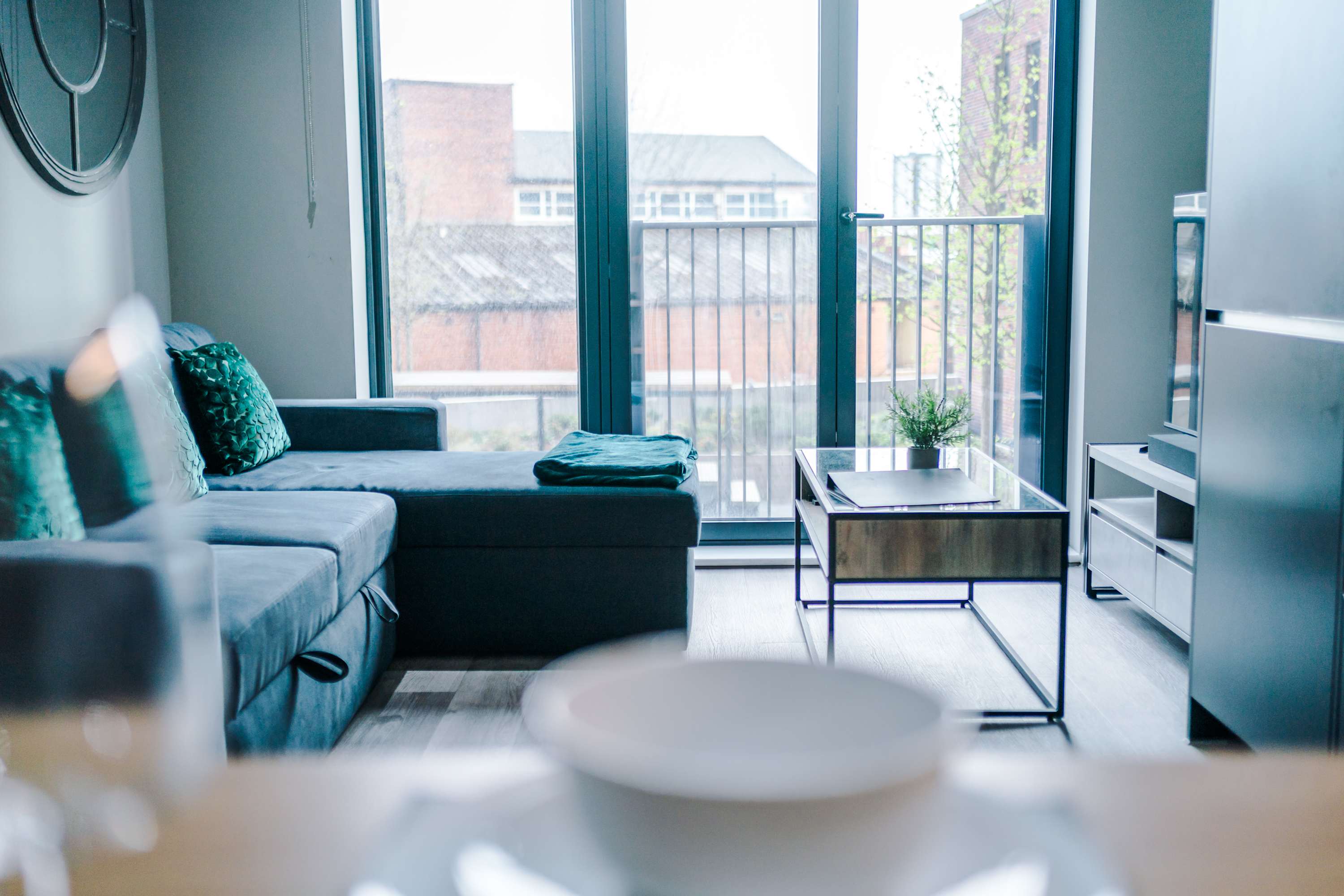 View Stylish City Centre Apartment in Whitehall Road LS12 1FG Stylish City Centre Apartment in Whitehall Road LS12 1FG - Property image 36 - VivreStays