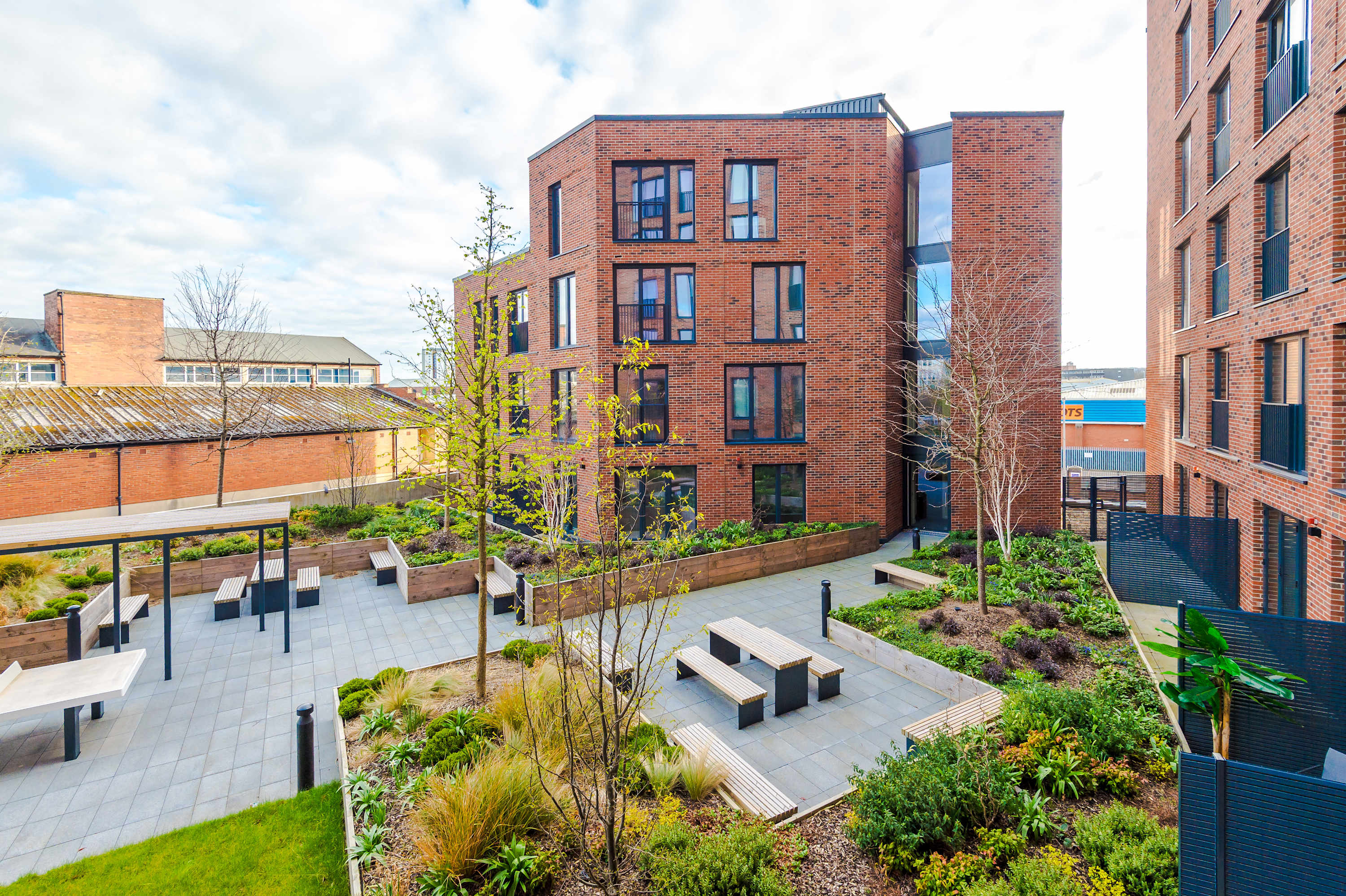View Stylish City Centre Apartment in Whitehall Road LS12 1FG Stylish City Centre Apartment in Whitehall Road LS12 1FG - Property image 37 - VivreStays