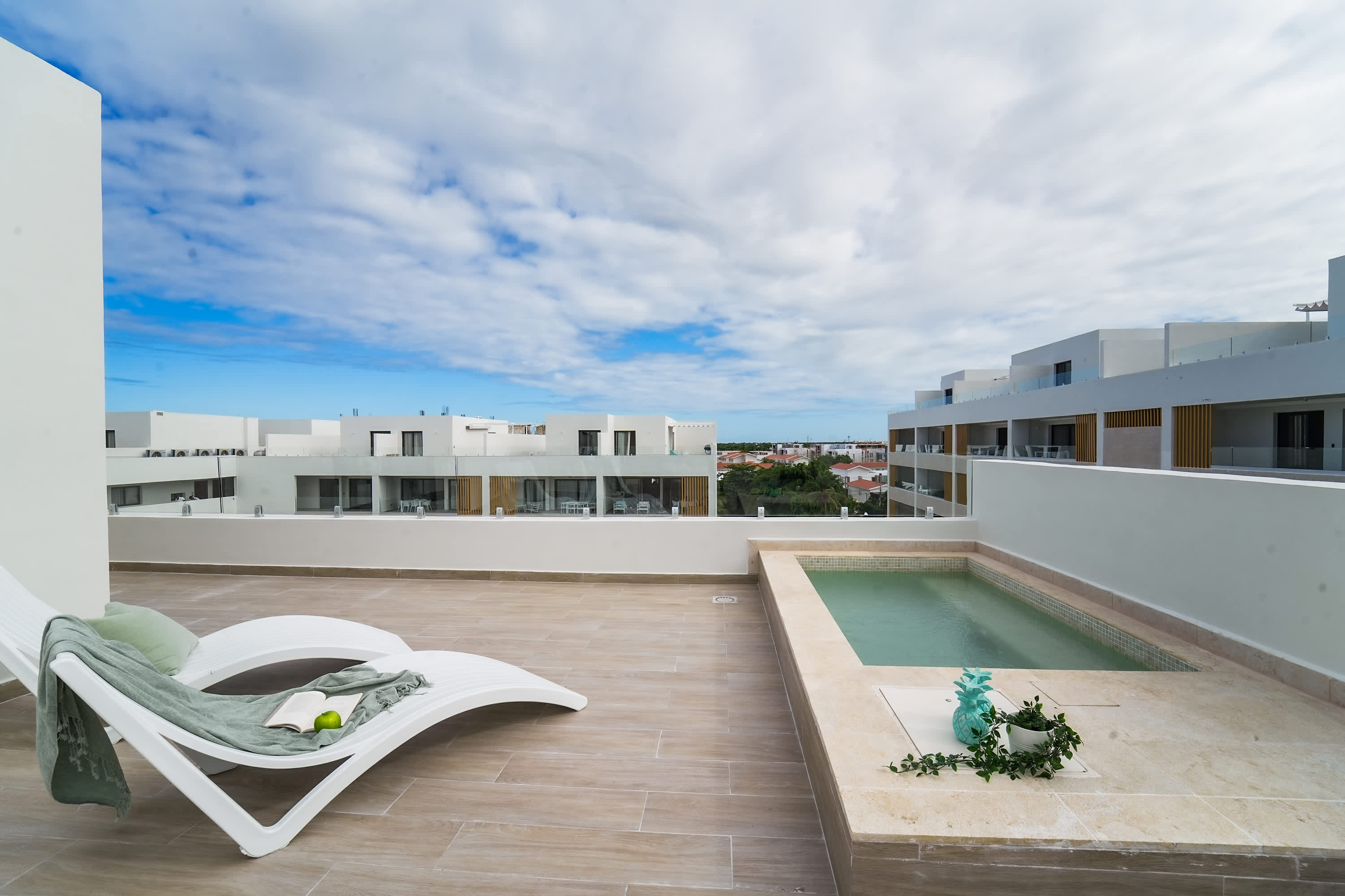 4 Bedroom Beach Penthouse w private rooftop