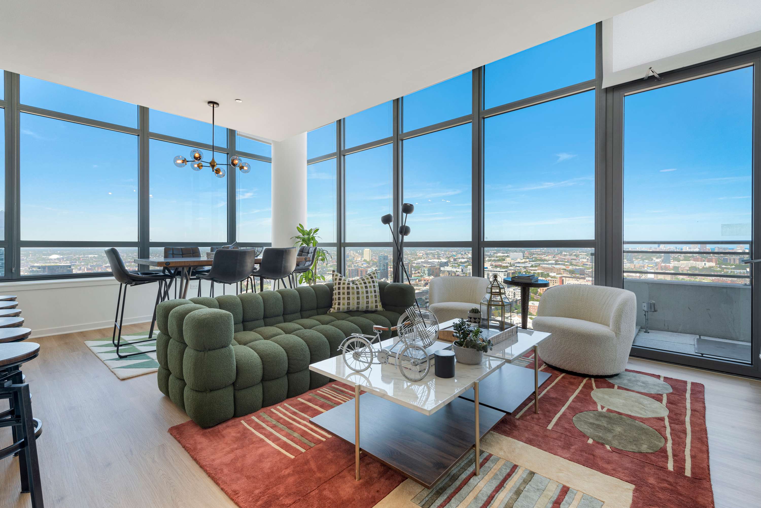 33rd-floor Penthouse With Breathtaking Views - Chicago, IL