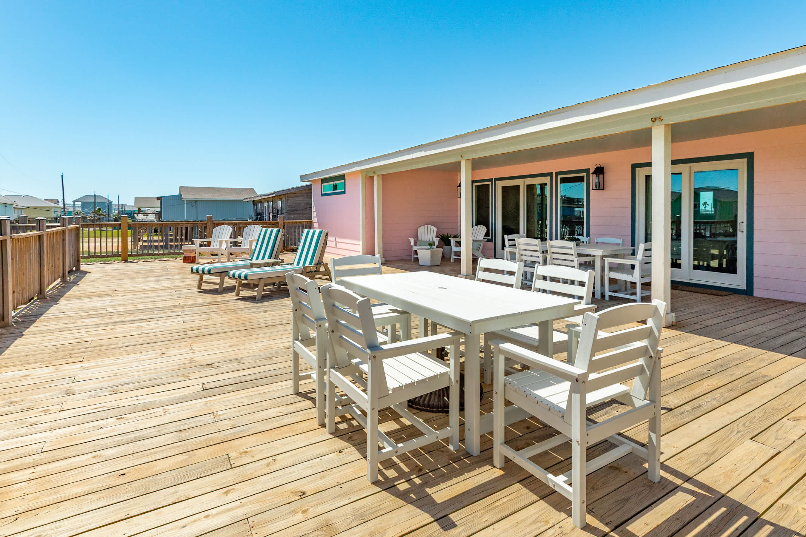 Pink Pearl Where Mr Ocean Blue Meets Ms Posh Pink | Photo 3