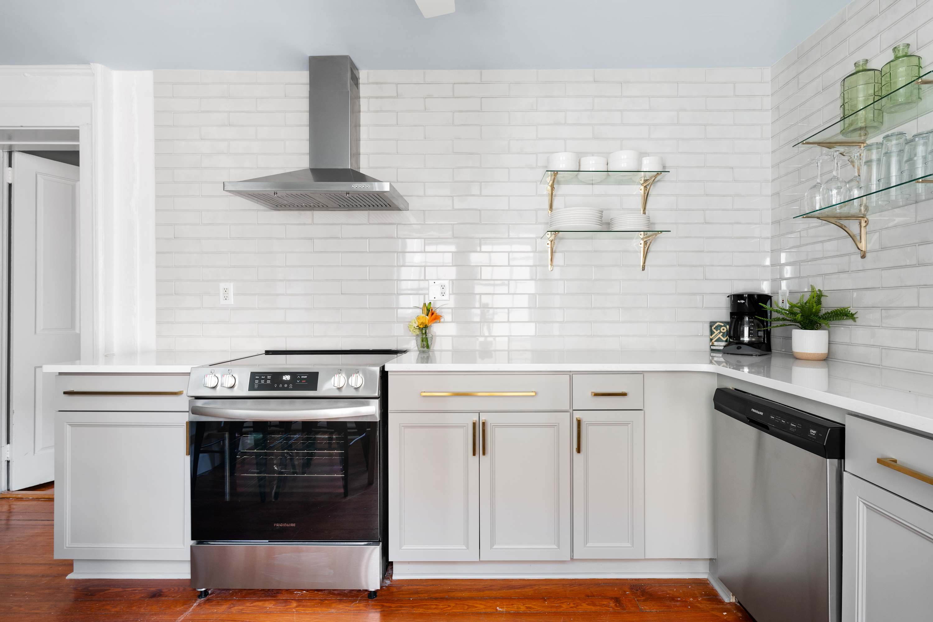 Fully Stocked Kitchen!
