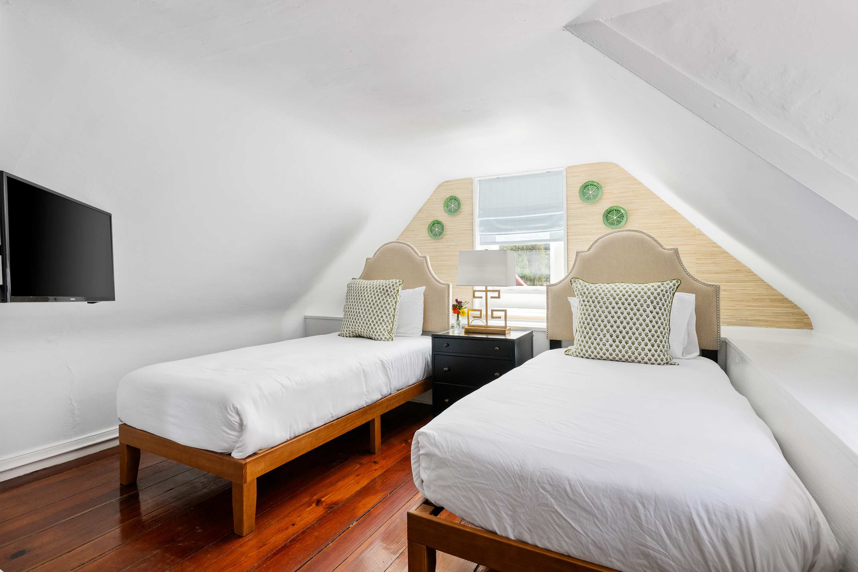 Bedroom #4: Twin Bed + Twin Bed + TV