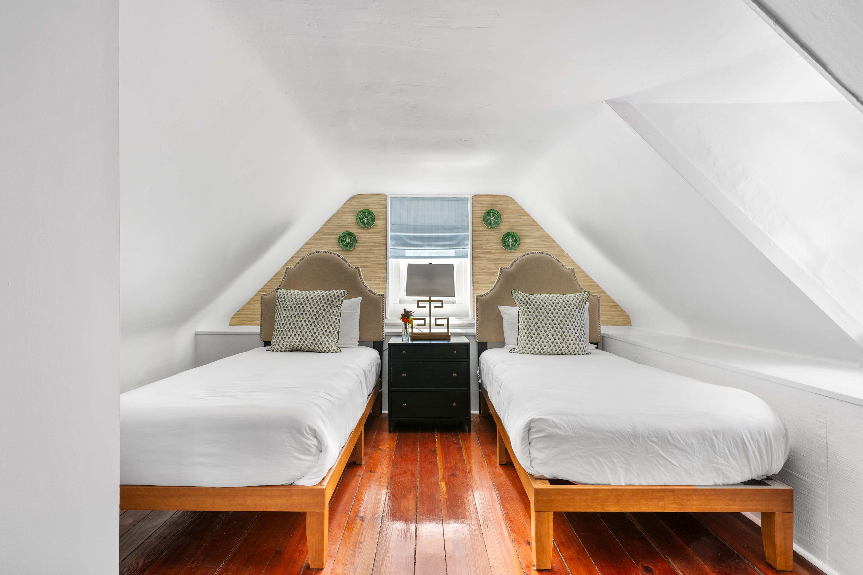 Bedroom #4: Twin Bed + Twin Bed + TV